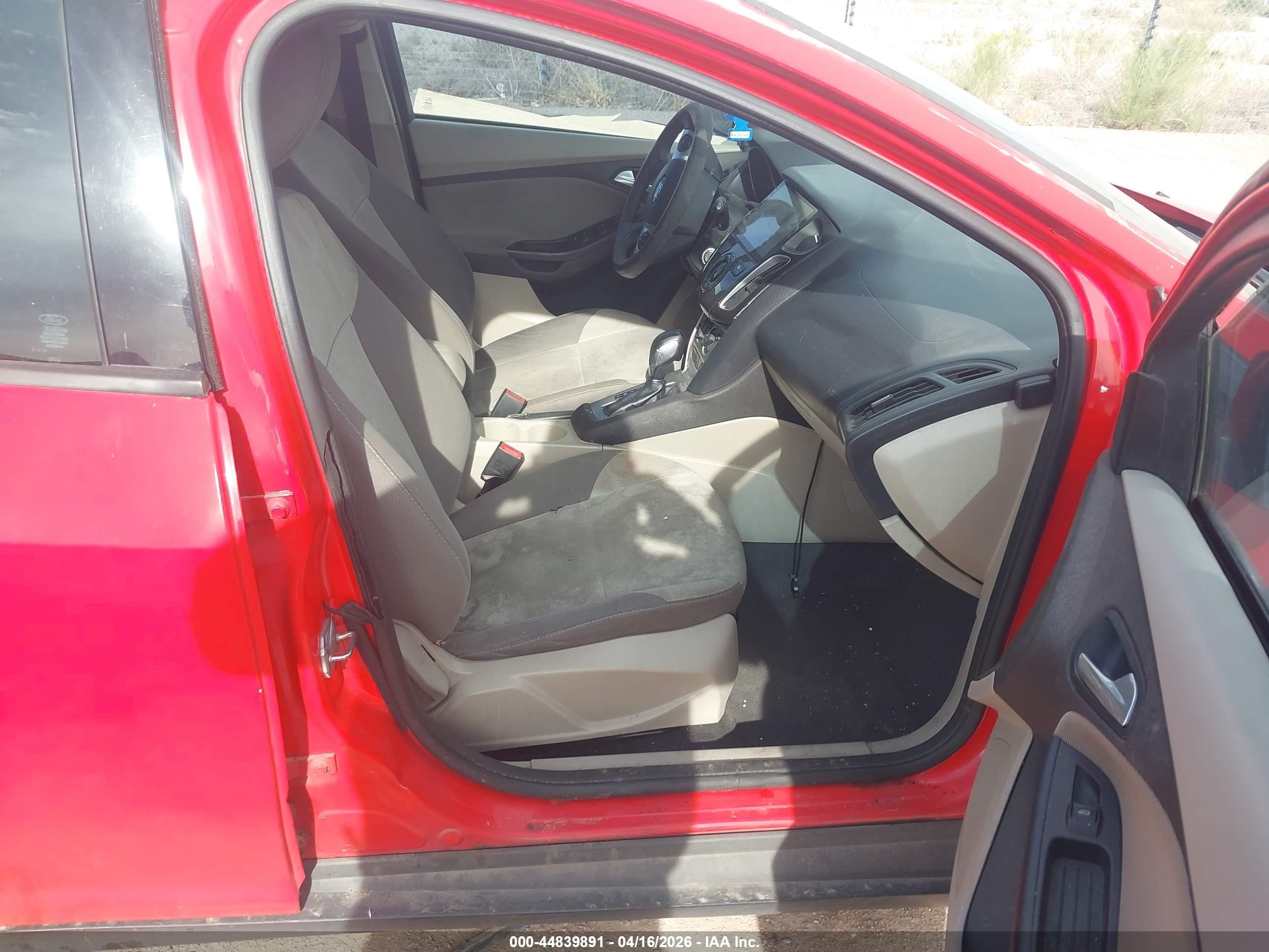 2014 Ford Focus Se Red vin: 1FADP3K27EL156660