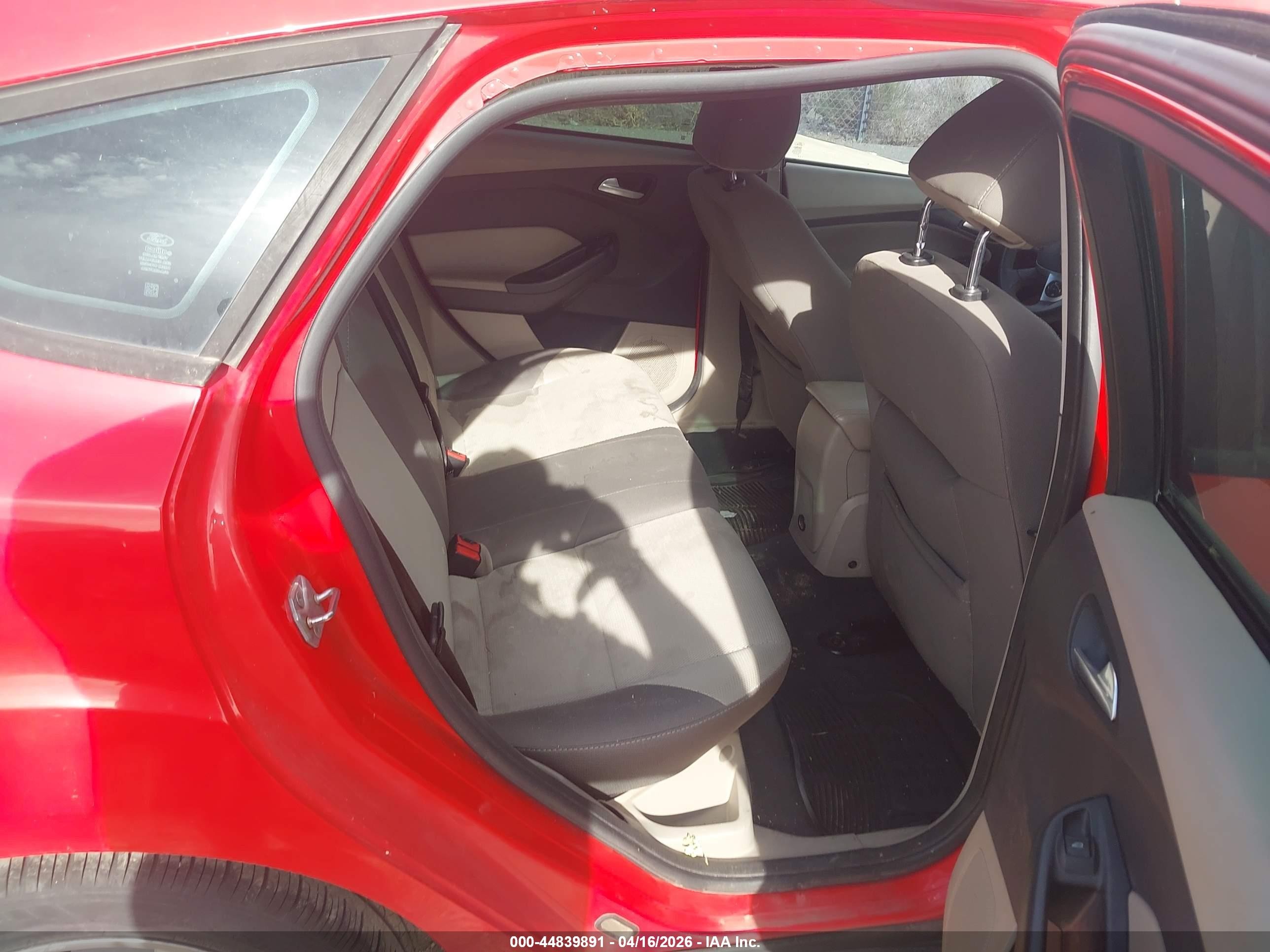 2014 Ford Focus Se Red vin: 1FADP3K27EL156660