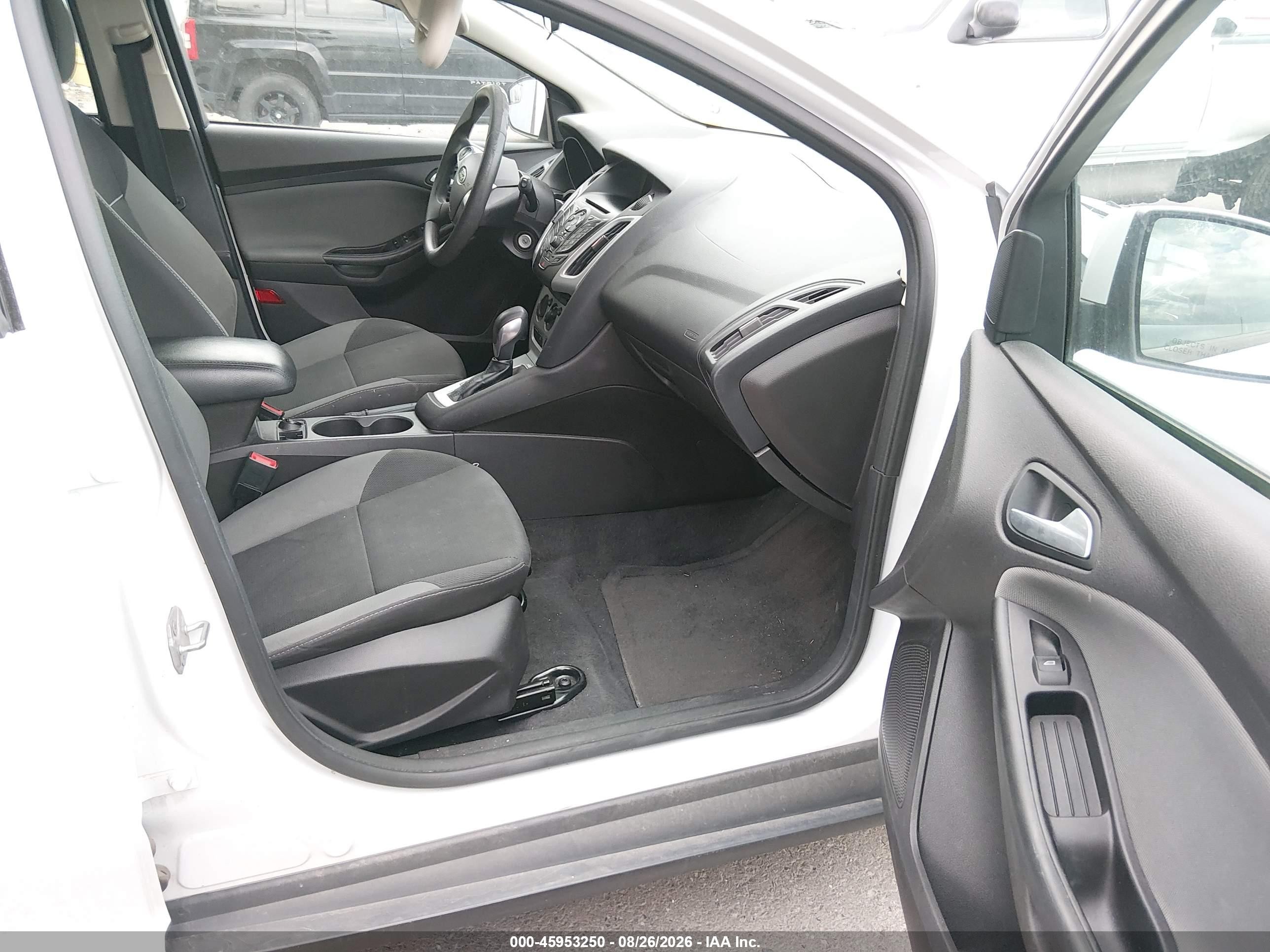2014 Ford Focus Se Белый vin: 1FADP3K27EL163768