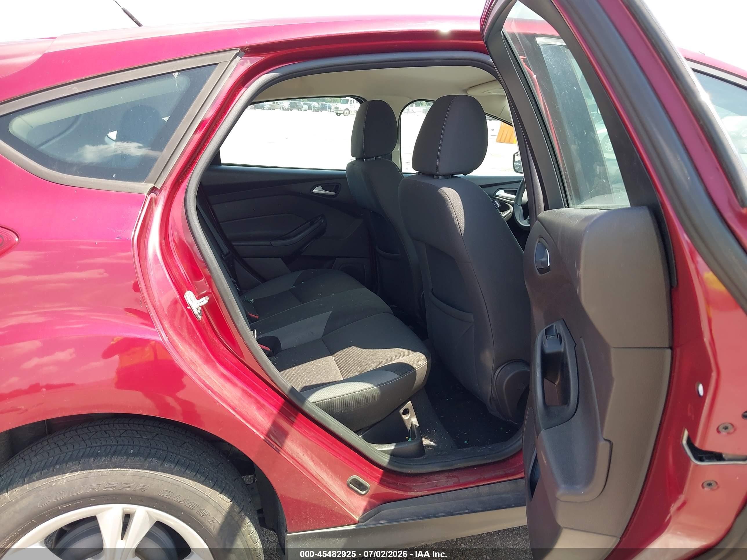 2014 Ford Focus Se Red vin: 1FADP3K27EL182482