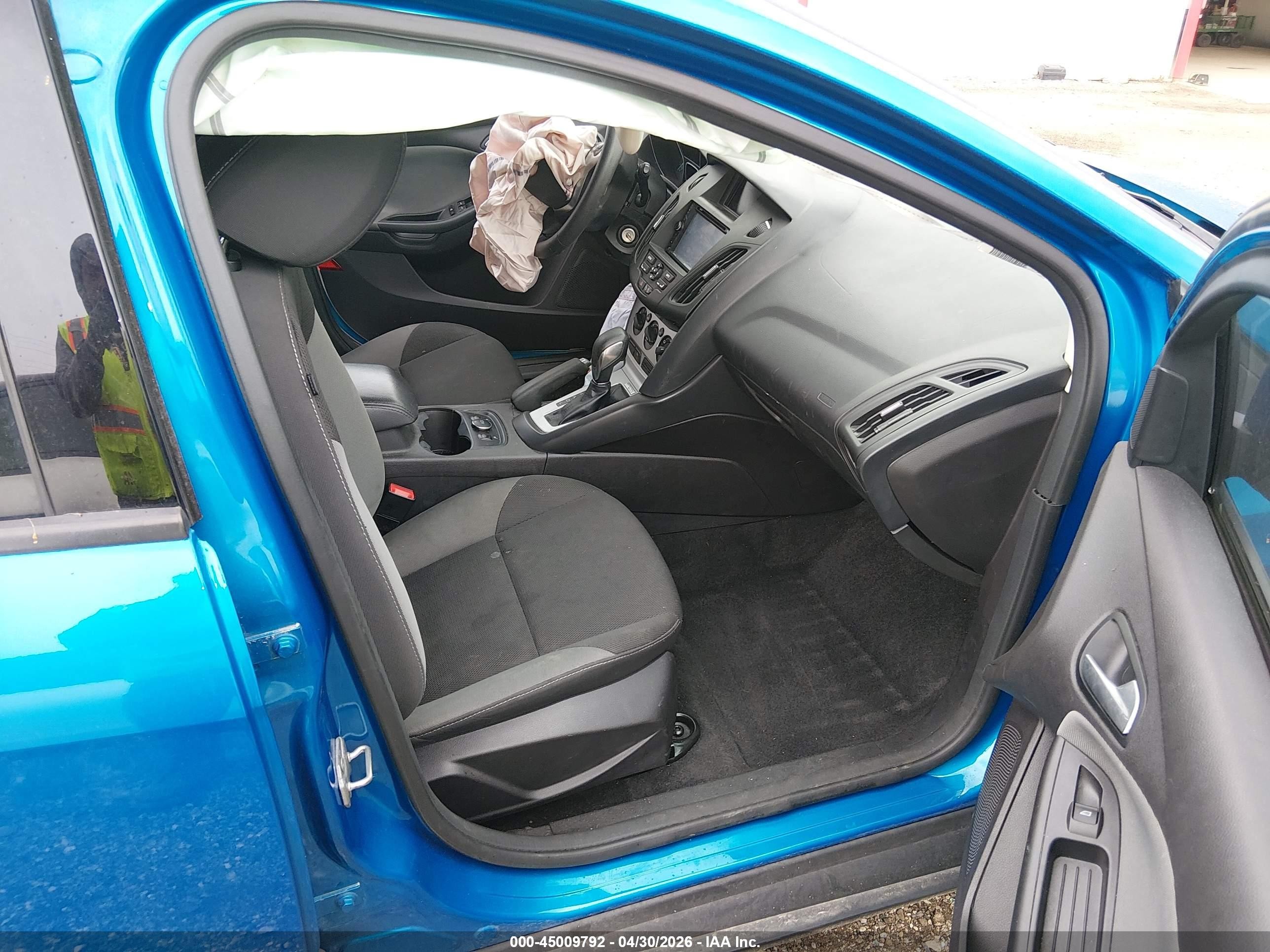 2014 Ford Focus Se Blue vin: 1FADP3K27EL184099