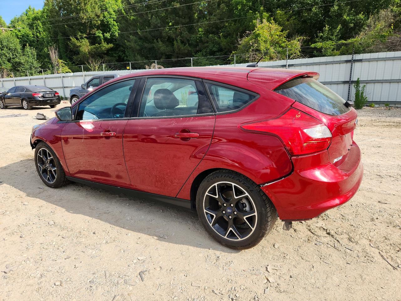 2014 Ford Focus Se Красный vin: 1FADP3K27EL204514