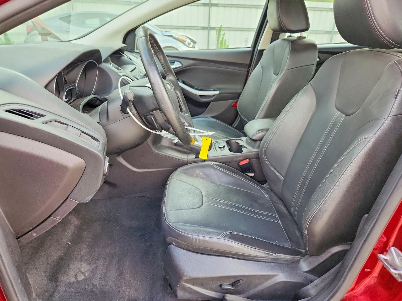 2014 Ford Focus Se Красный vin: 1FADP3K27EL204514