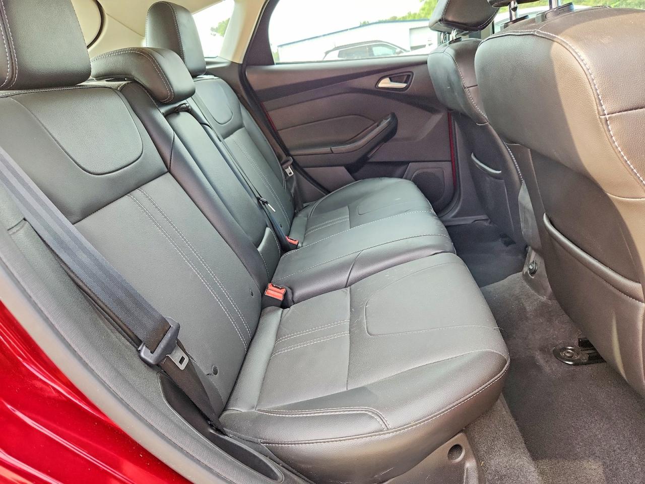 2014 Ford Focus Se Красный vin: 1FADP3K27EL204514