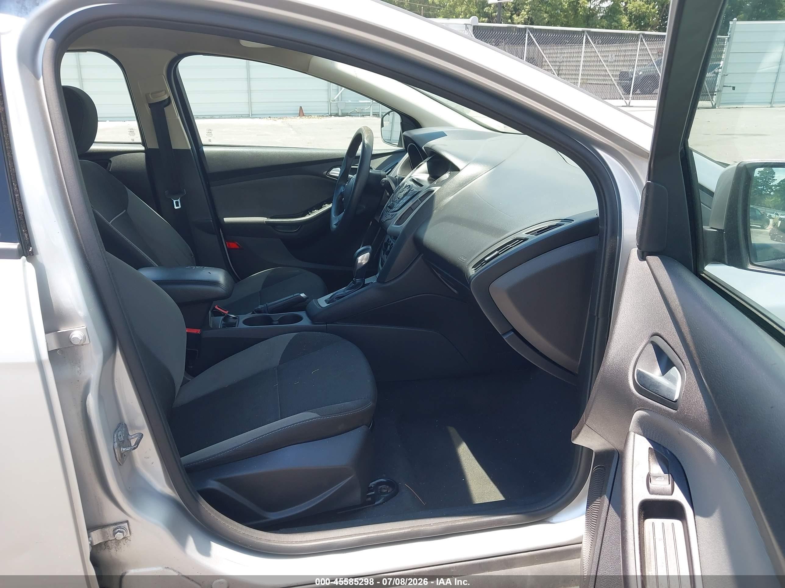 2014 Ford Focus Se Silver vin: 1FADP3K27EL251915