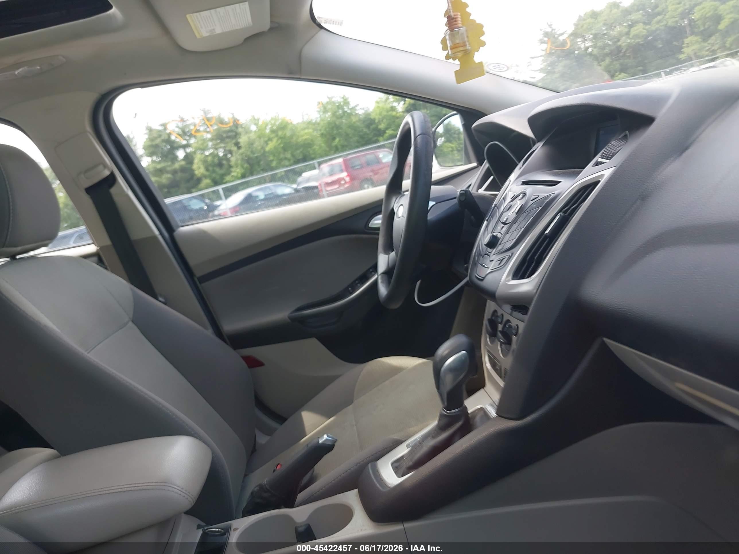 2014 Ford Focus Se White vin: 1FADP3K27EL287720