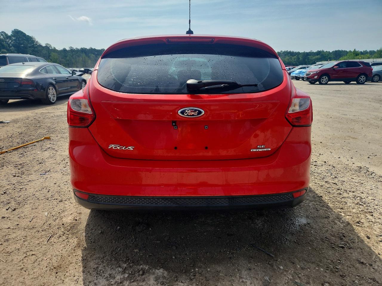 2014 Ford Focus Se Red vin: 1FADP3K27EL301891