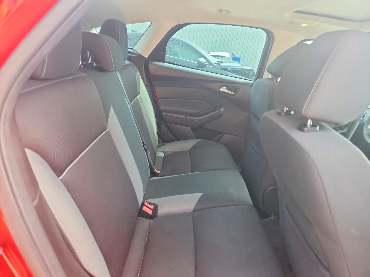 2014 Ford Focus Se Red vin: 1FADP3K27EL301891