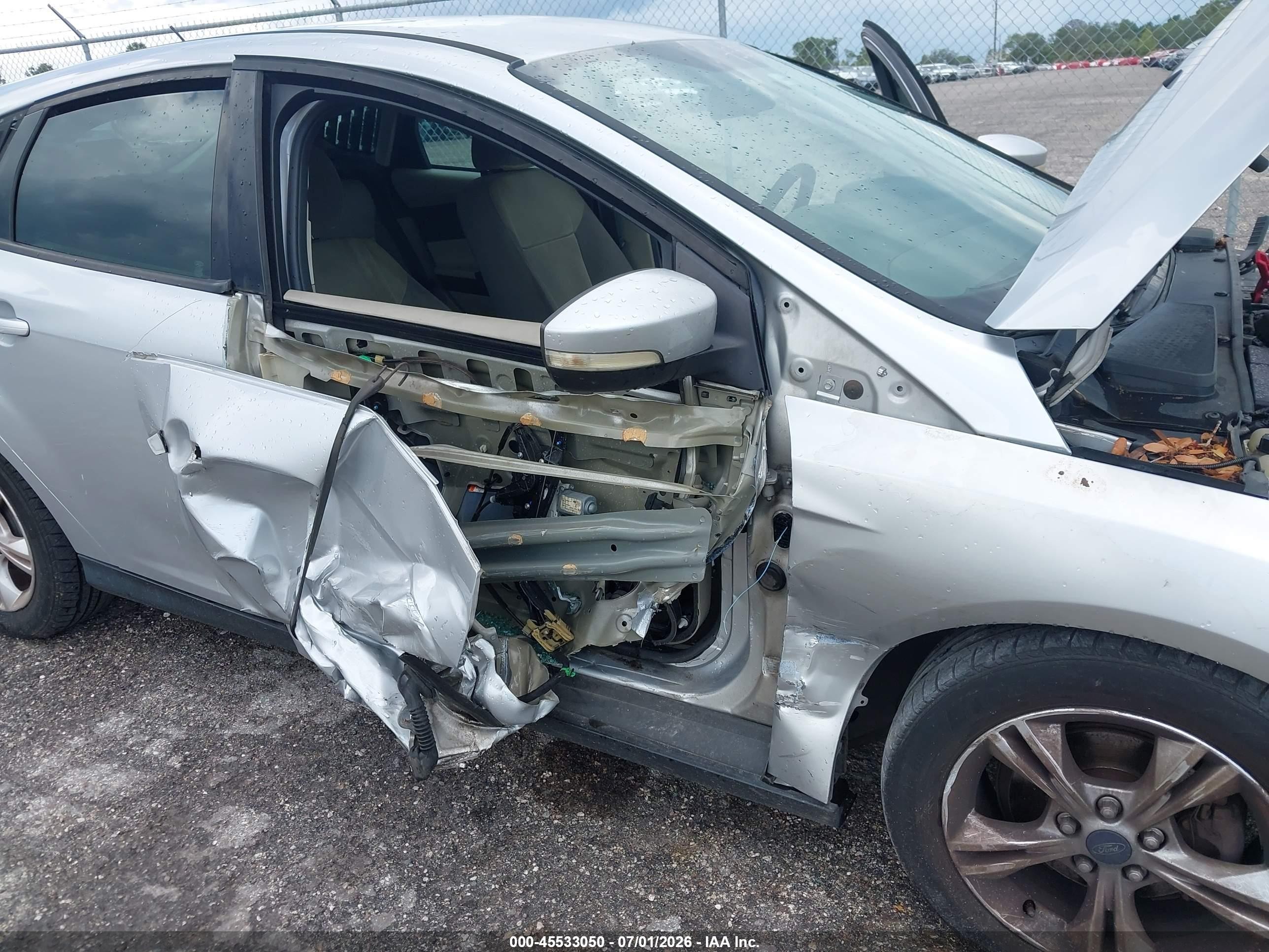 2014 Ford Focus Se Silver vin: 1FADP3K27EL307576