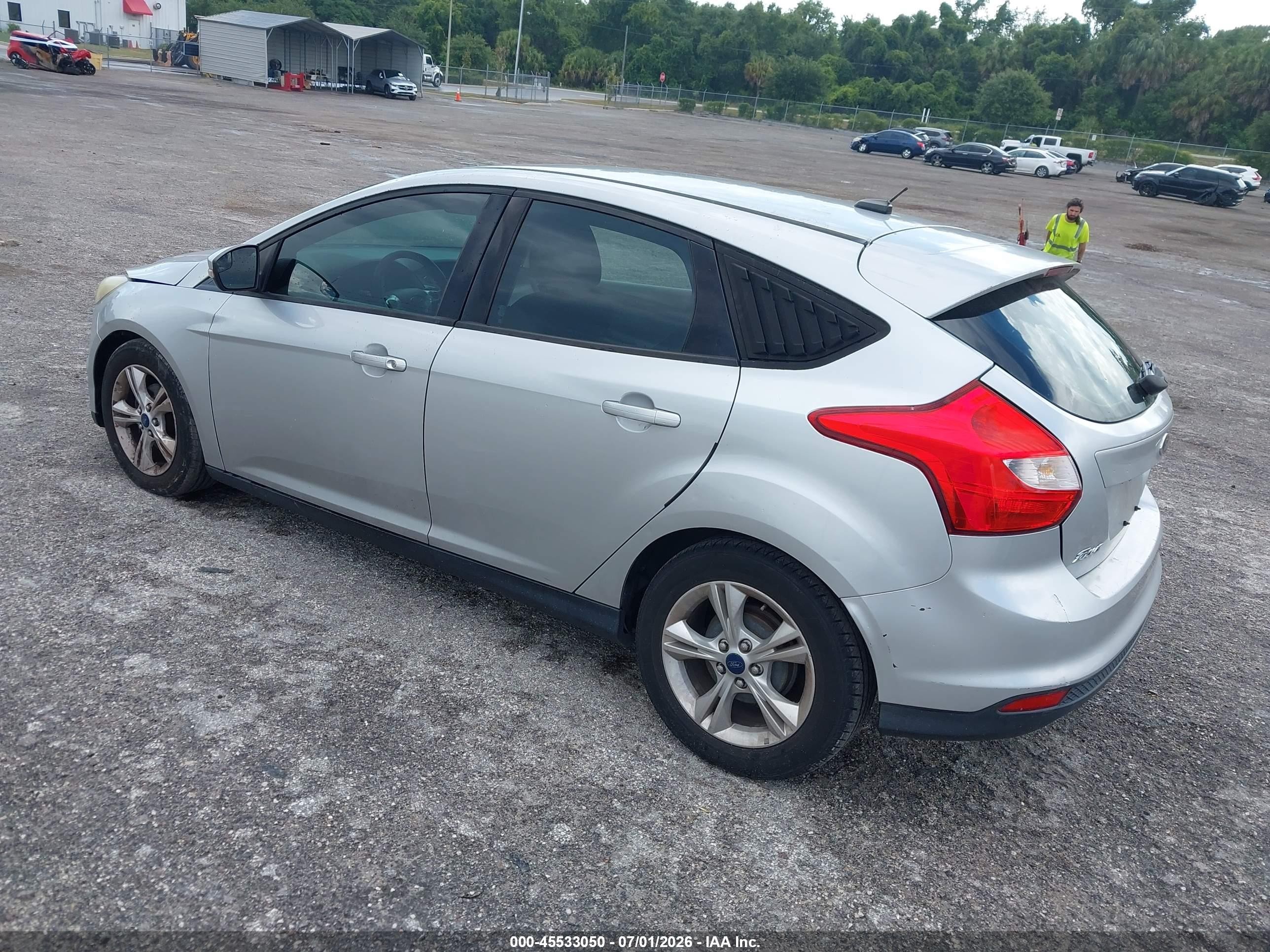 2014 Ford Focus Se Silver vin: 1FADP3K27EL307576
