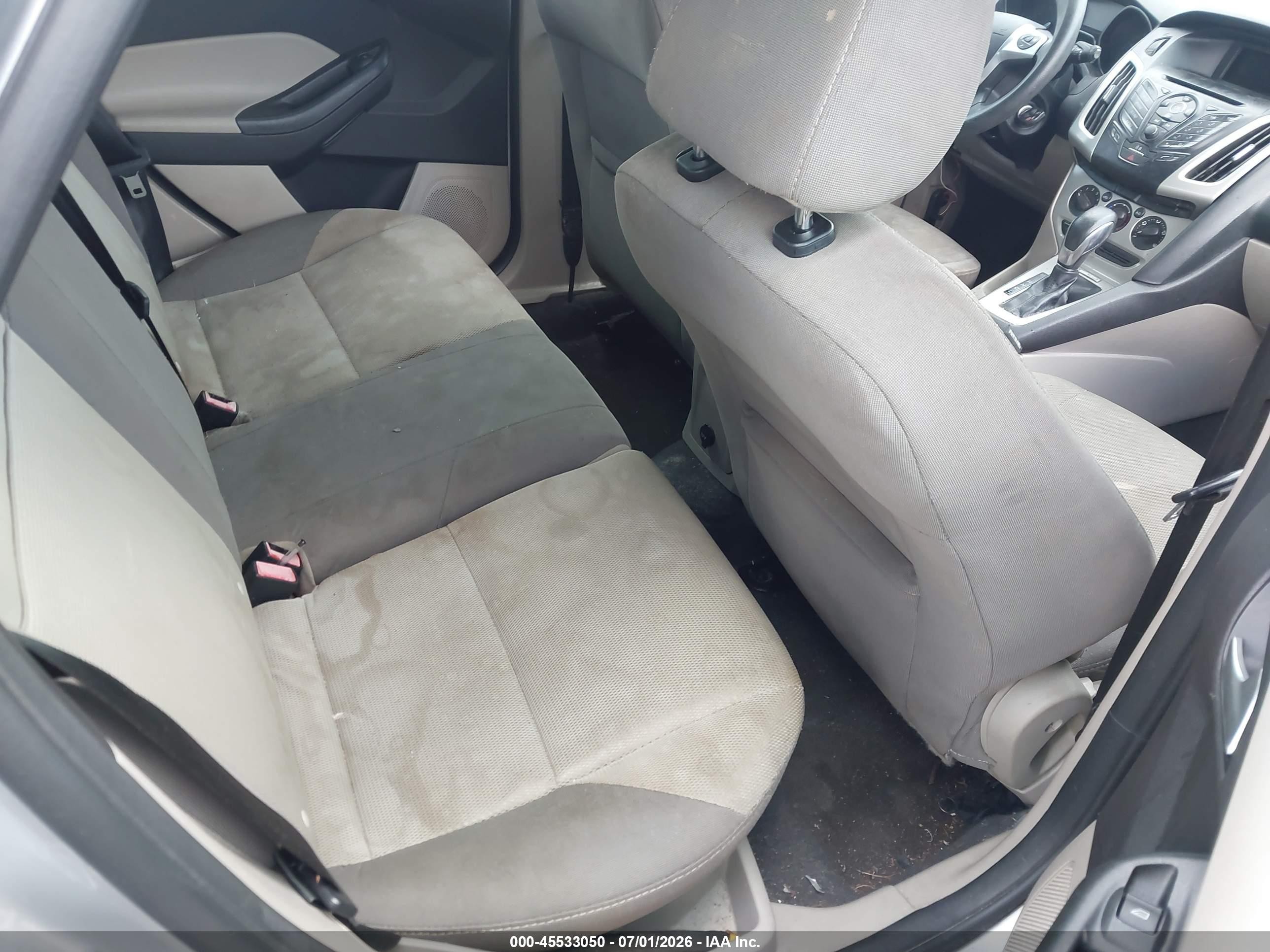 2014 Ford Focus Se Silver vin: 1FADP3K27EL307576