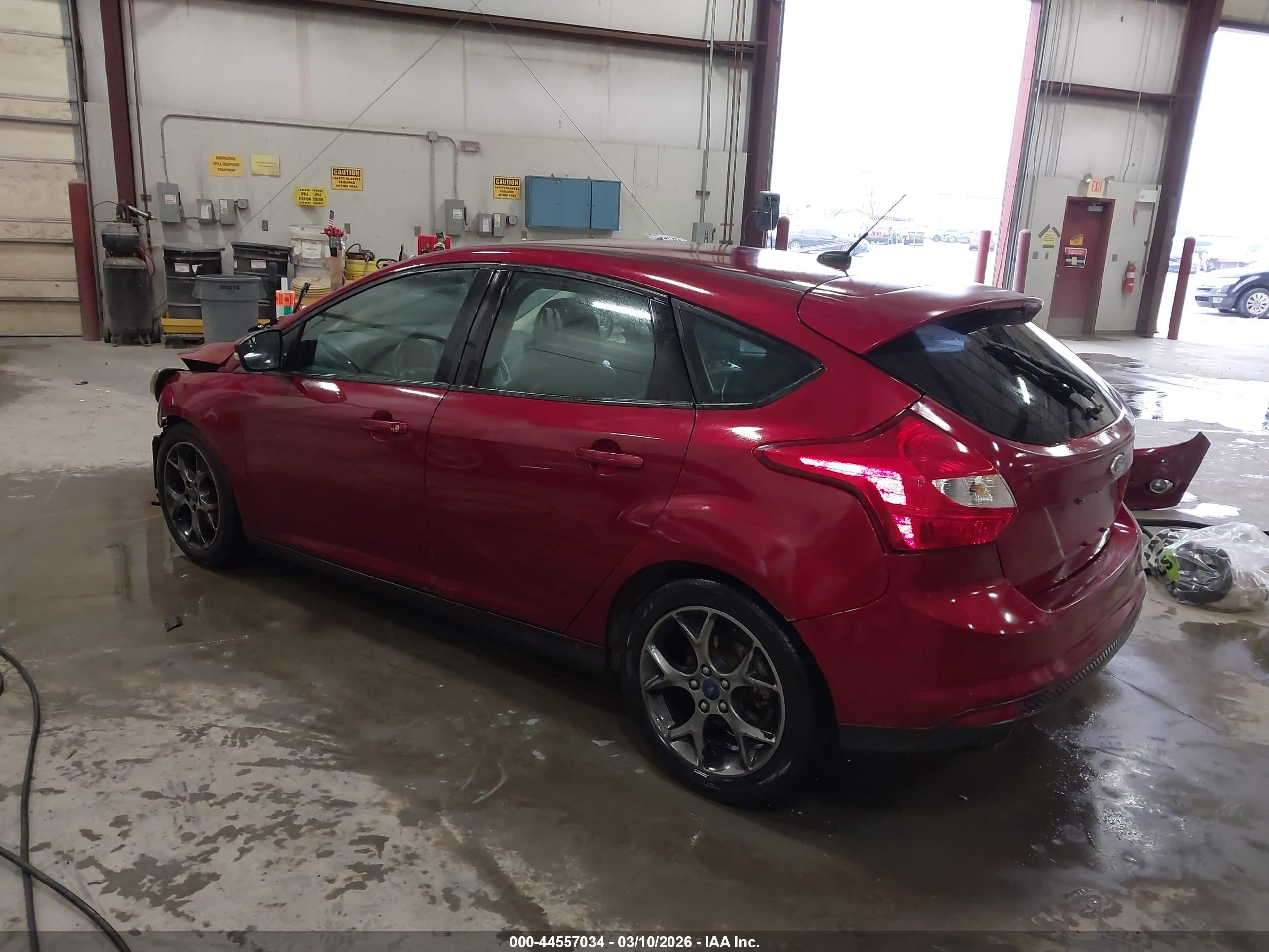 2014 Ford Focus Se Red vin: 1FADP3K27EL324099