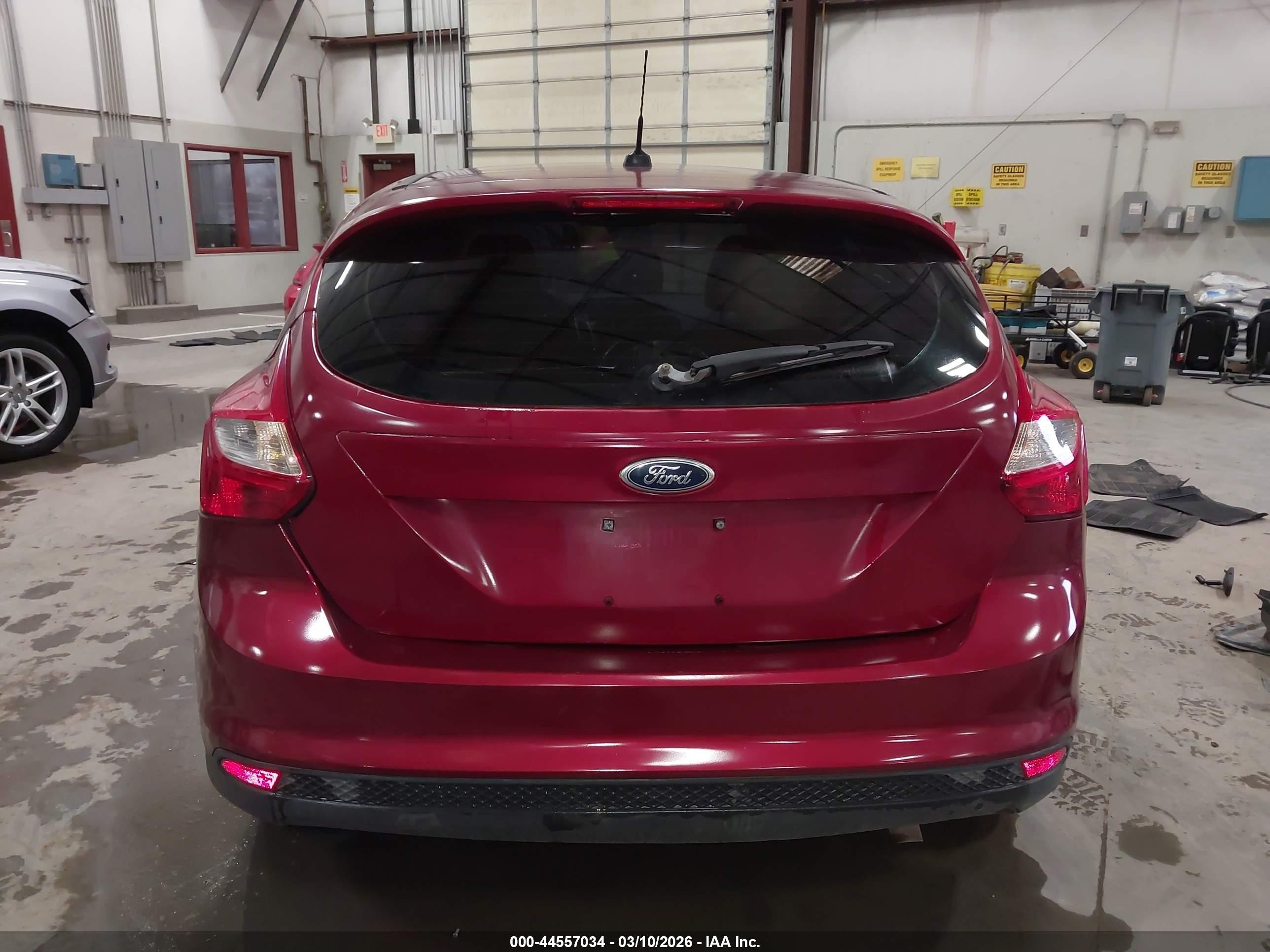 2014 Ford Focus Se Red vin: 1FADP3K27EL324099