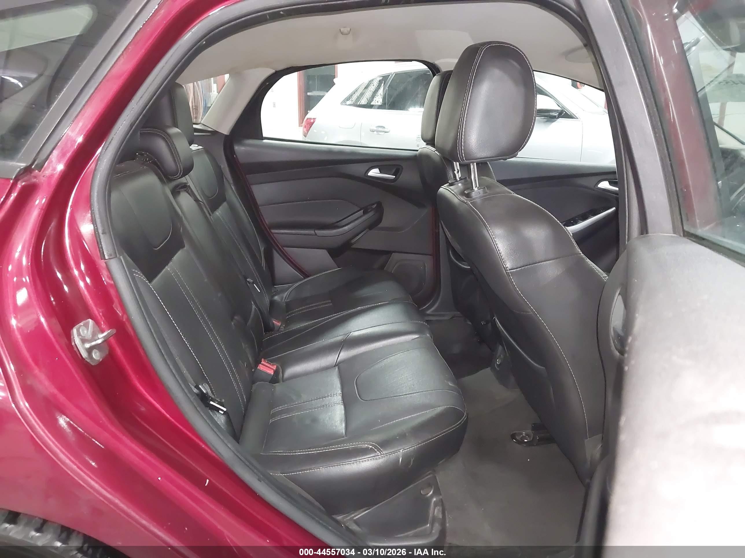 2014 Ford Focus Se Red vin: 1FADP3K27EL324099
