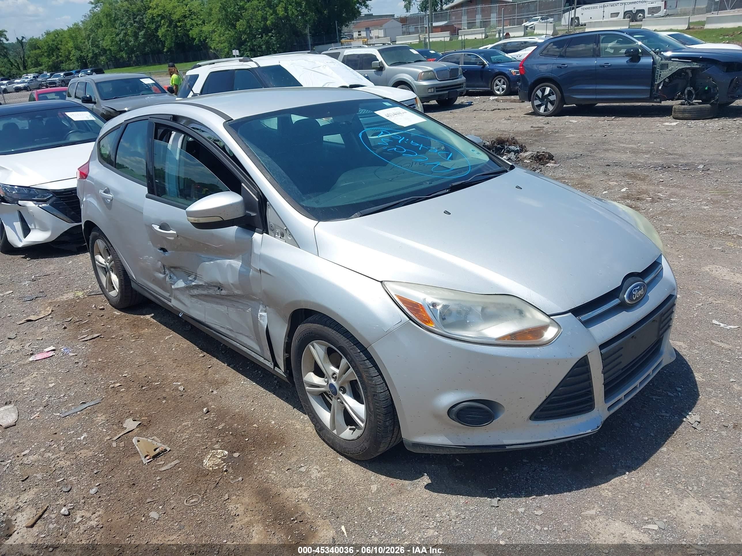 2014 Ford Focus Se Silver vin: 1FADP3K27EL325611