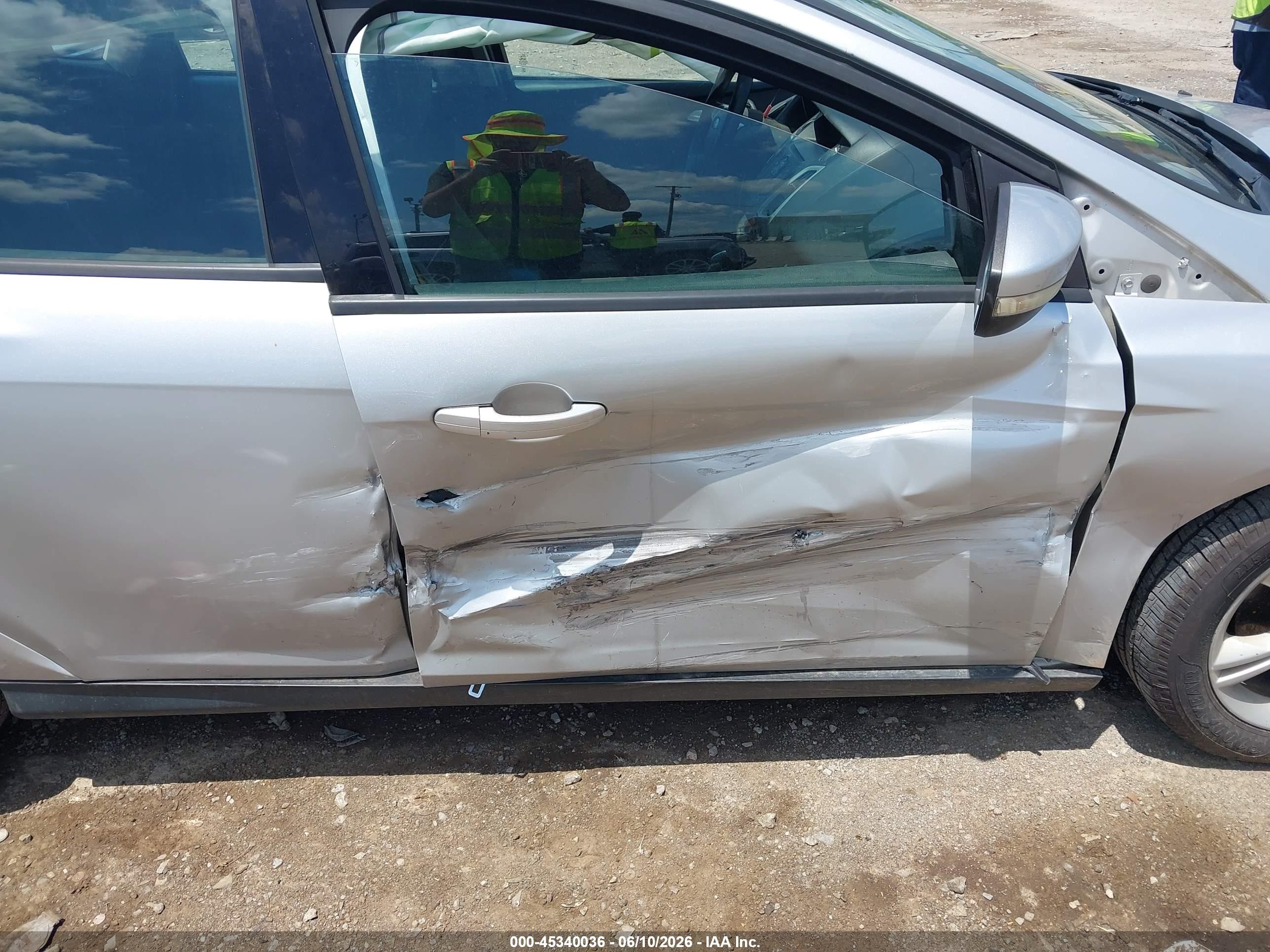 2014 Ford Focus Se Silver vin: 1FADP3K27EL325611
