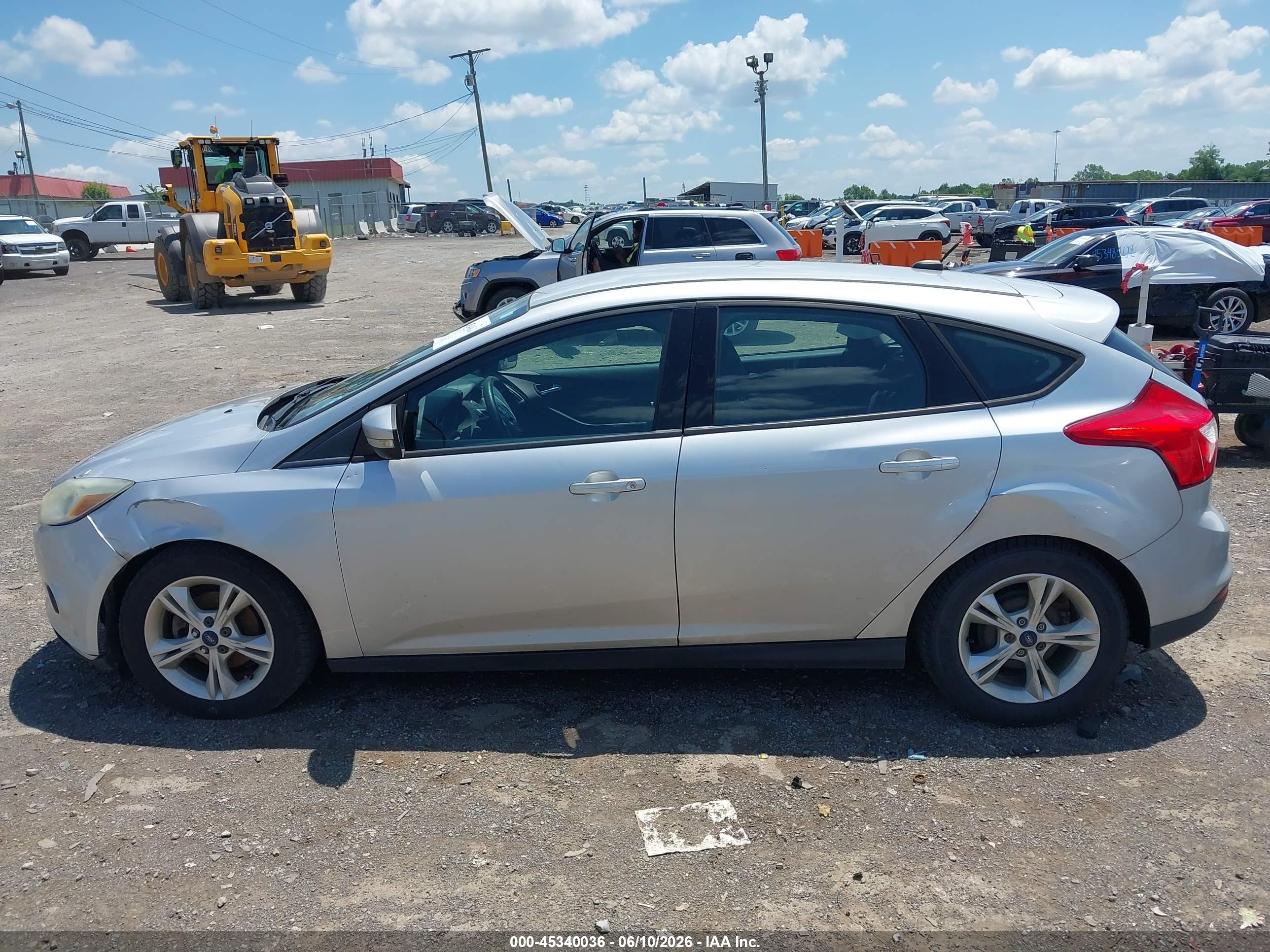 2014 Ford Focus Se Silver vin: 1FADP3K27EL325611