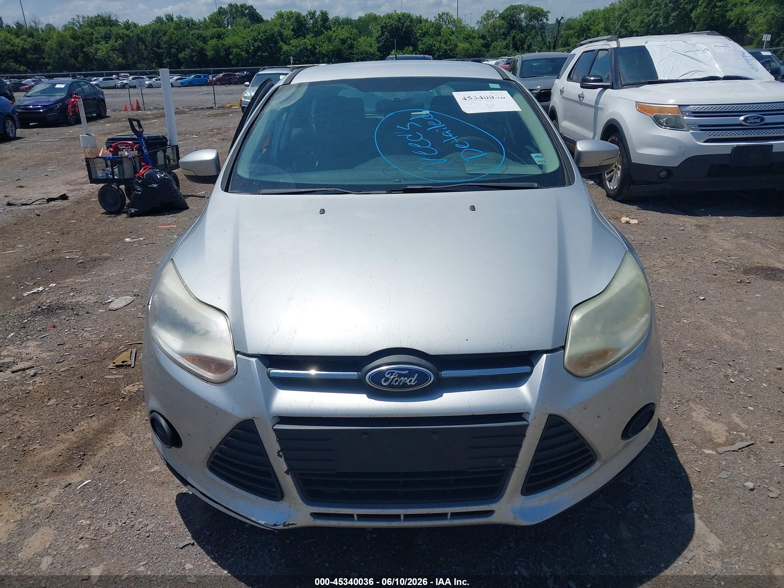 2014 Ford Focus Se Silver vin: 1FADP3K27EL325611