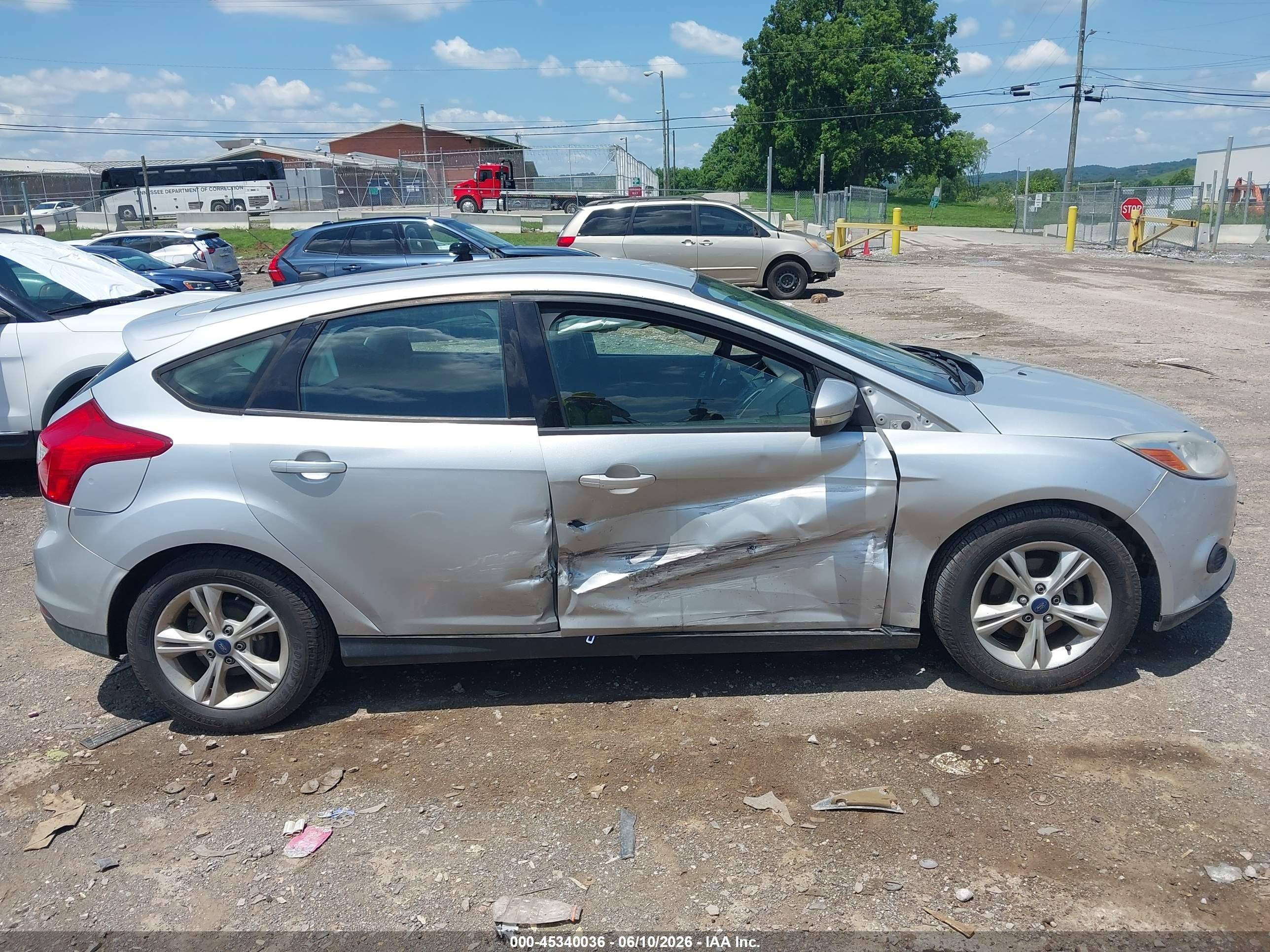 2014 Ford Focus Se Silver vin: 1FADP3K27EL325611