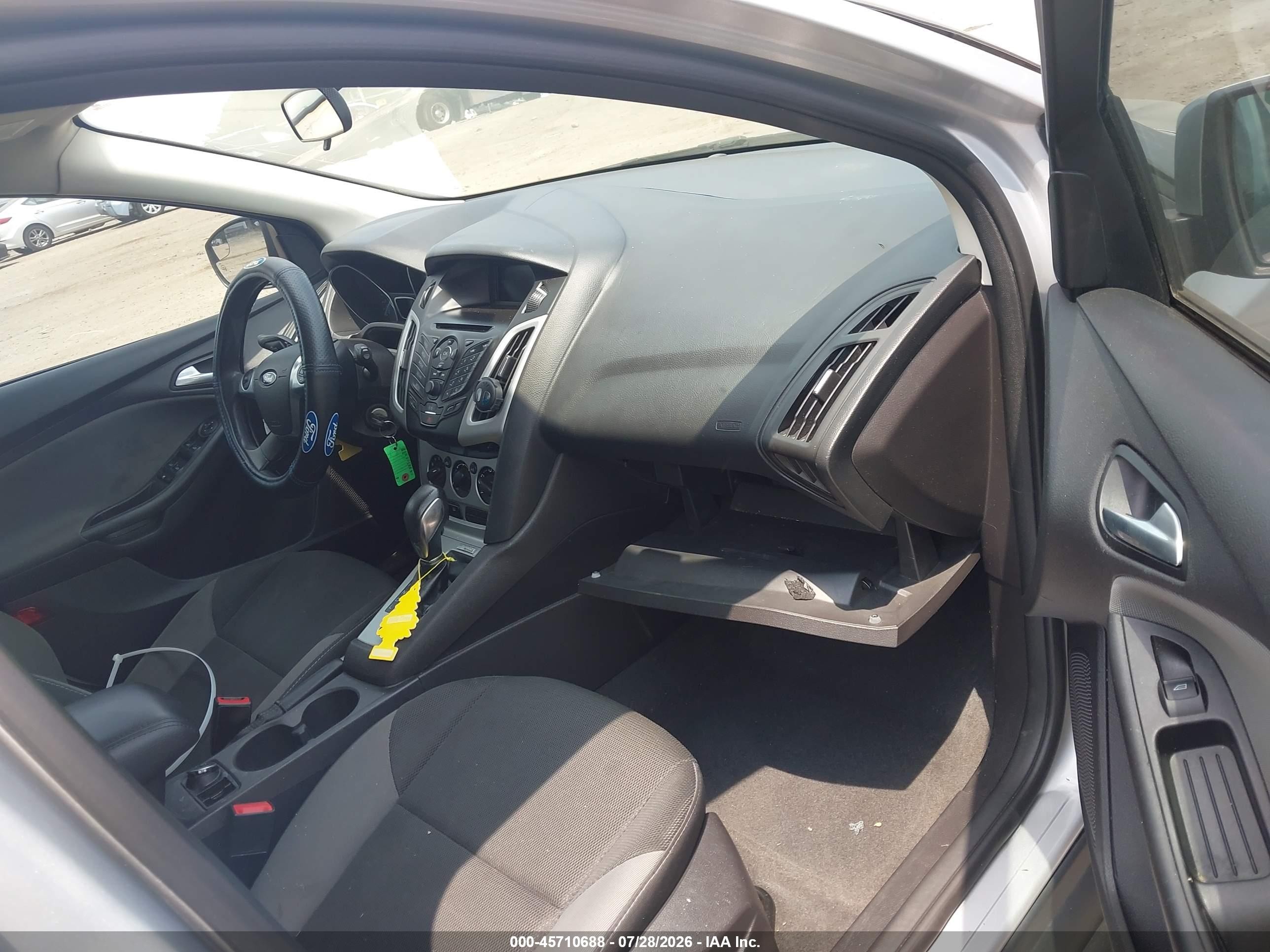 2014 Ford Focus Se Silver vin: 1FADP3K27EL334616
