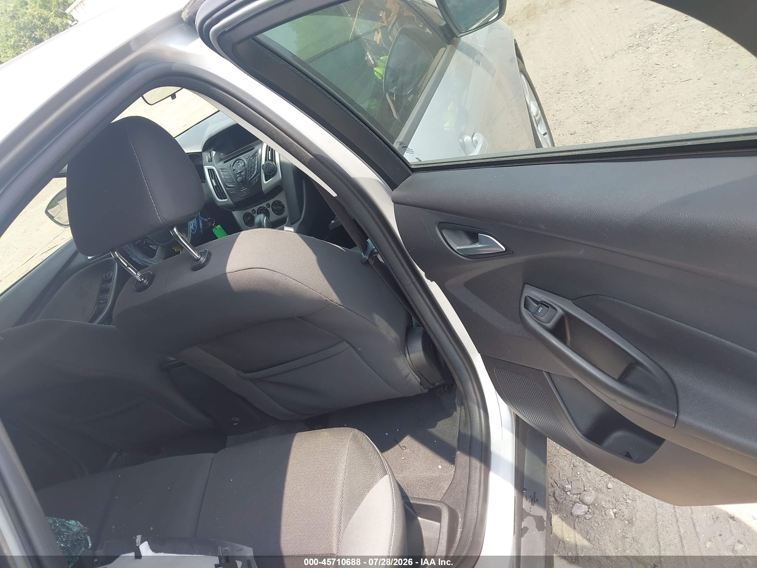 2014 Ford Focus Se Silver vin: 1FADP3K27EL334616