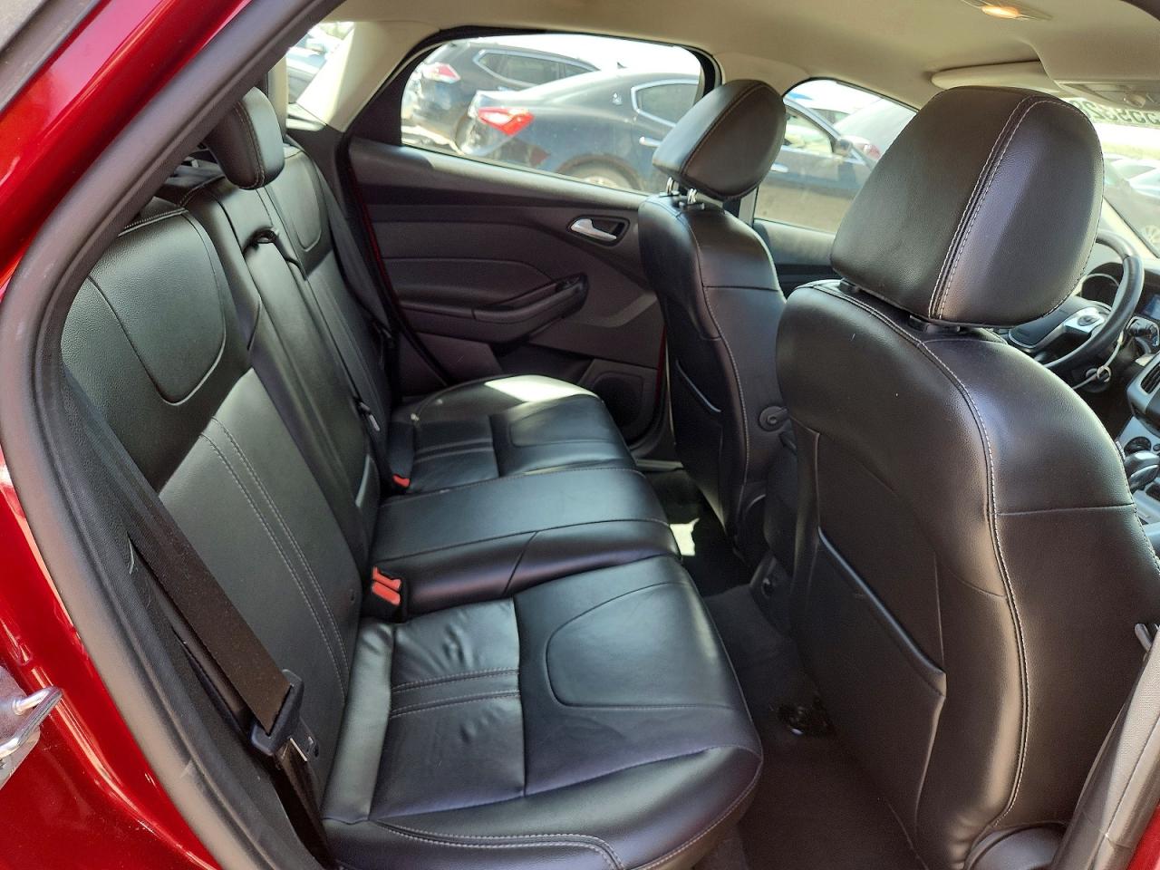 2014 Ford Focus Se Red vin: 1FADP3K27EL373822