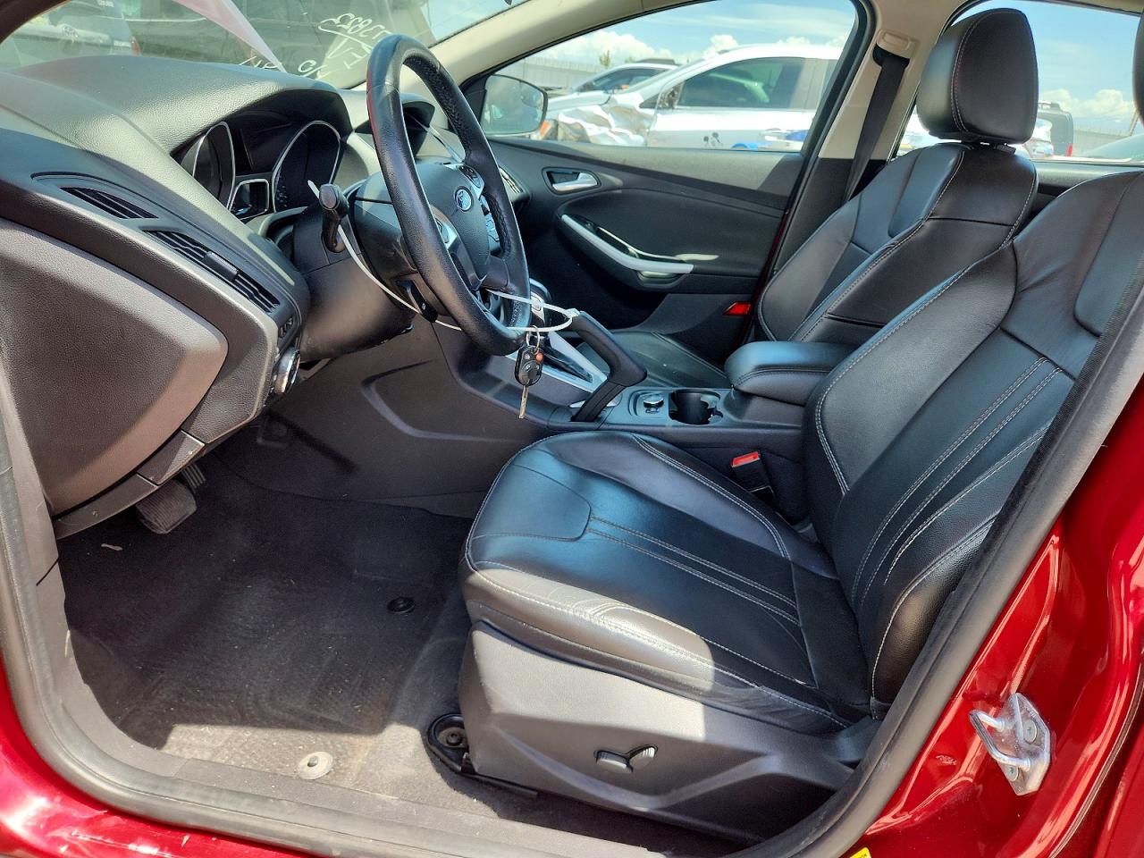 2014 Ford Focus Se Red vin: 1FADP3K27EL373822