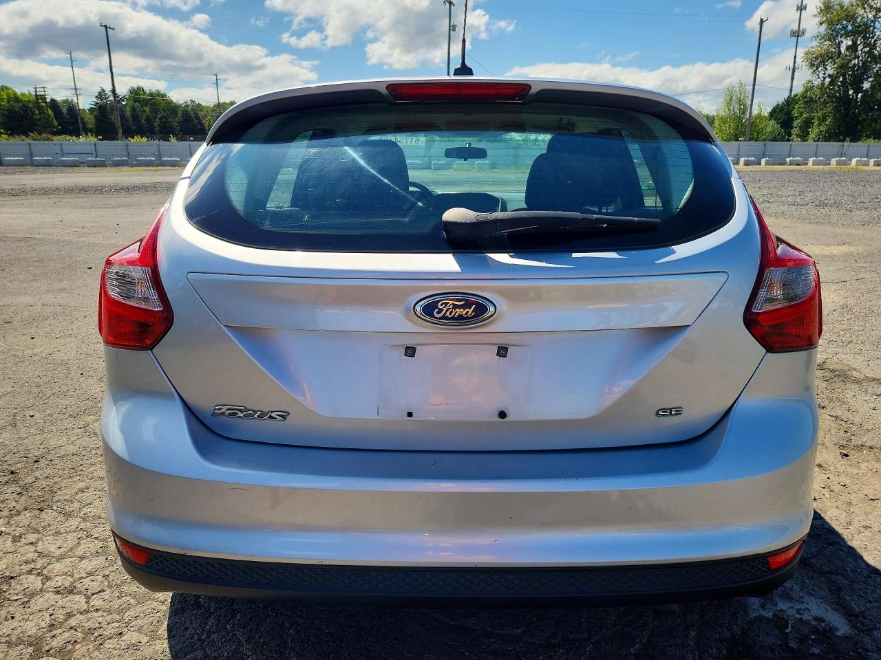 2014 Ford Focus Se Silver vin: 1FADP3K27EL382939