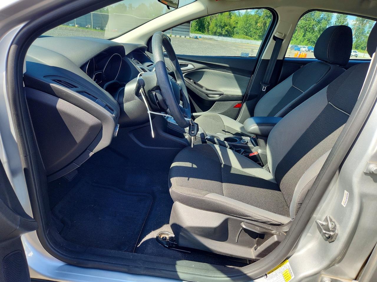 2014 Ford Focus Se Silver vin: 1FADP3K27EL382939