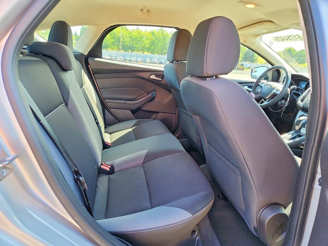 2014 Ford Focus Se Silver vin: 1FADP3K27EL382939