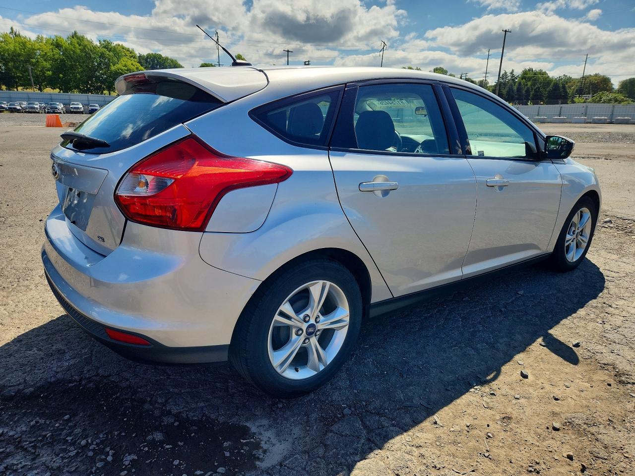 2014 Ford Focus Se Silver vin: 1FADP3K27EL382939