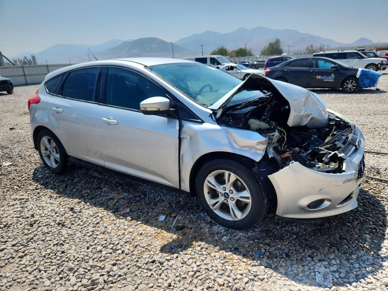 2014 Ford Focus Se Silver vin: 1FADP3K27EL413882