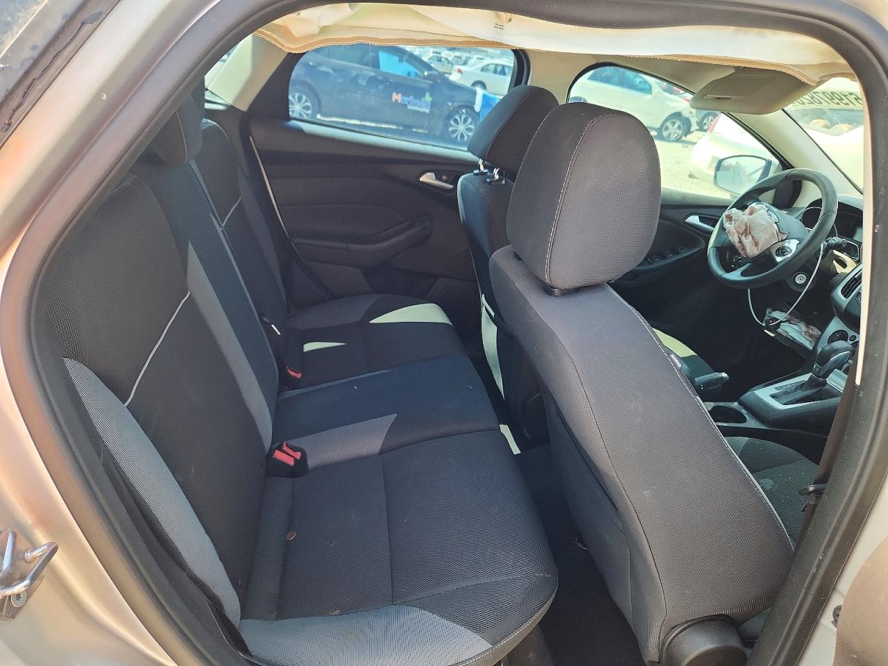 2014 Ford Focus Se Silver vin: 1FADP3K27EL413882
