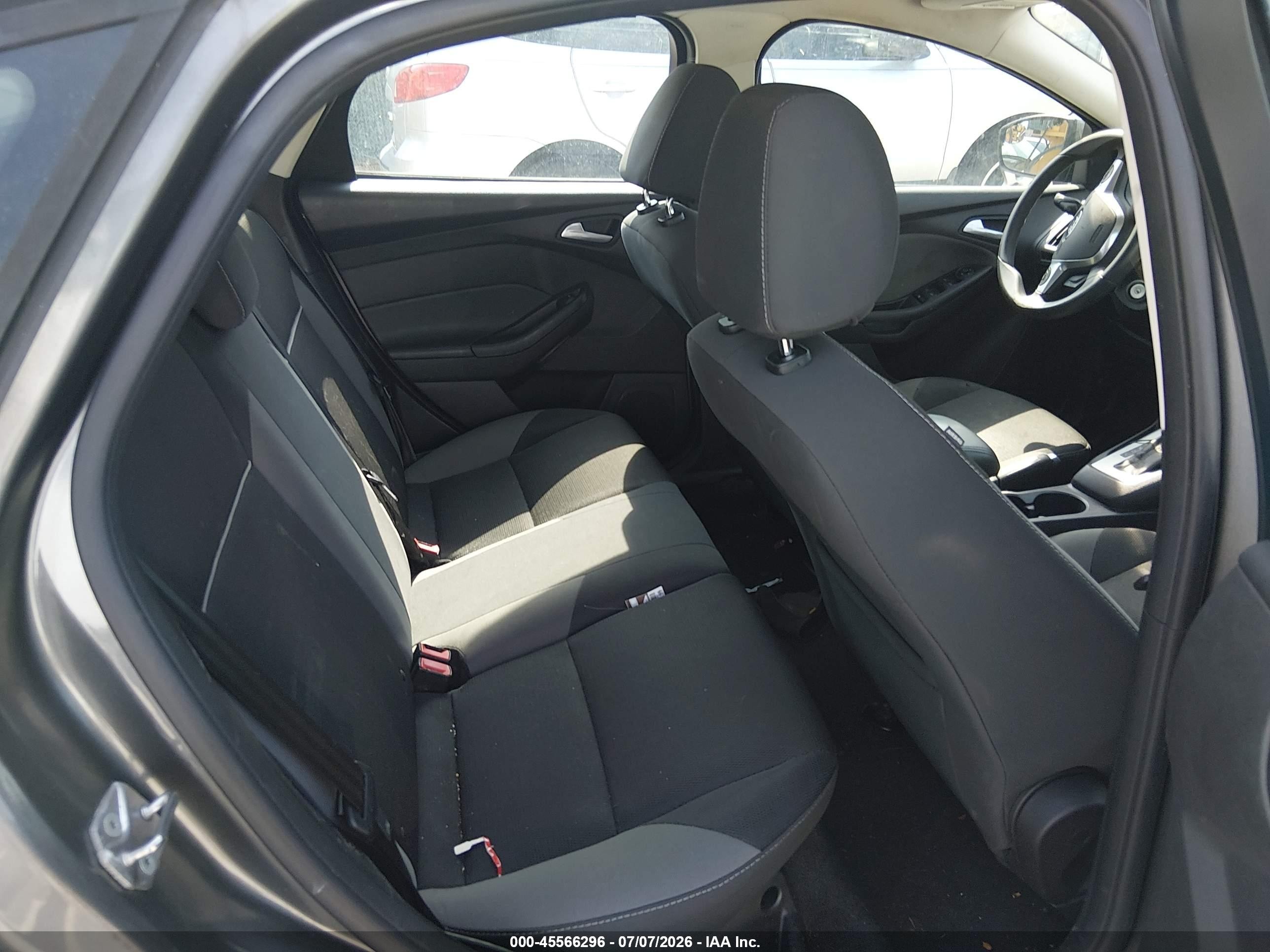 2014 Ford Focus Se Gray vin: 1FADP3K27EL429595