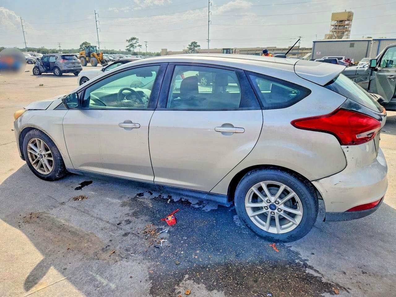 2015 Ford Focus Se Silver vin: 1FADP3K27FL222772