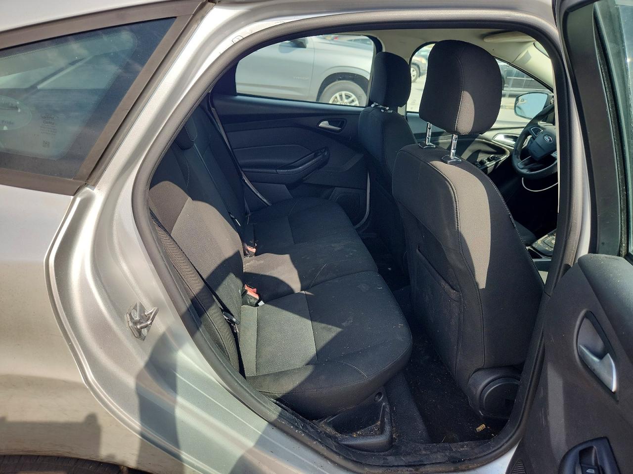 2015 Ford Focus Se Silver vin: 1FADP3K27FL222772
