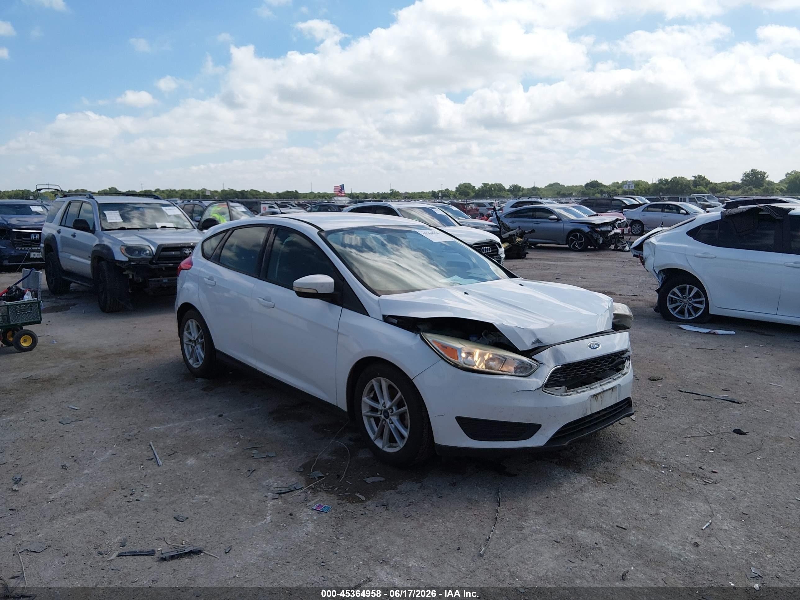 2015 Ford Focus Se White vin: 1FADP3K27FL233027