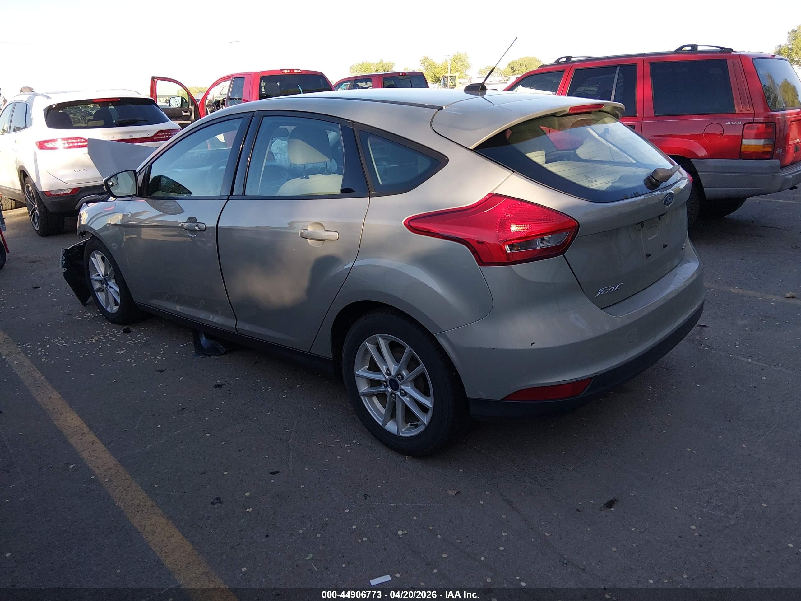 2015 Ford Focus Se Champagne vin: 1FADP3K27FL256596