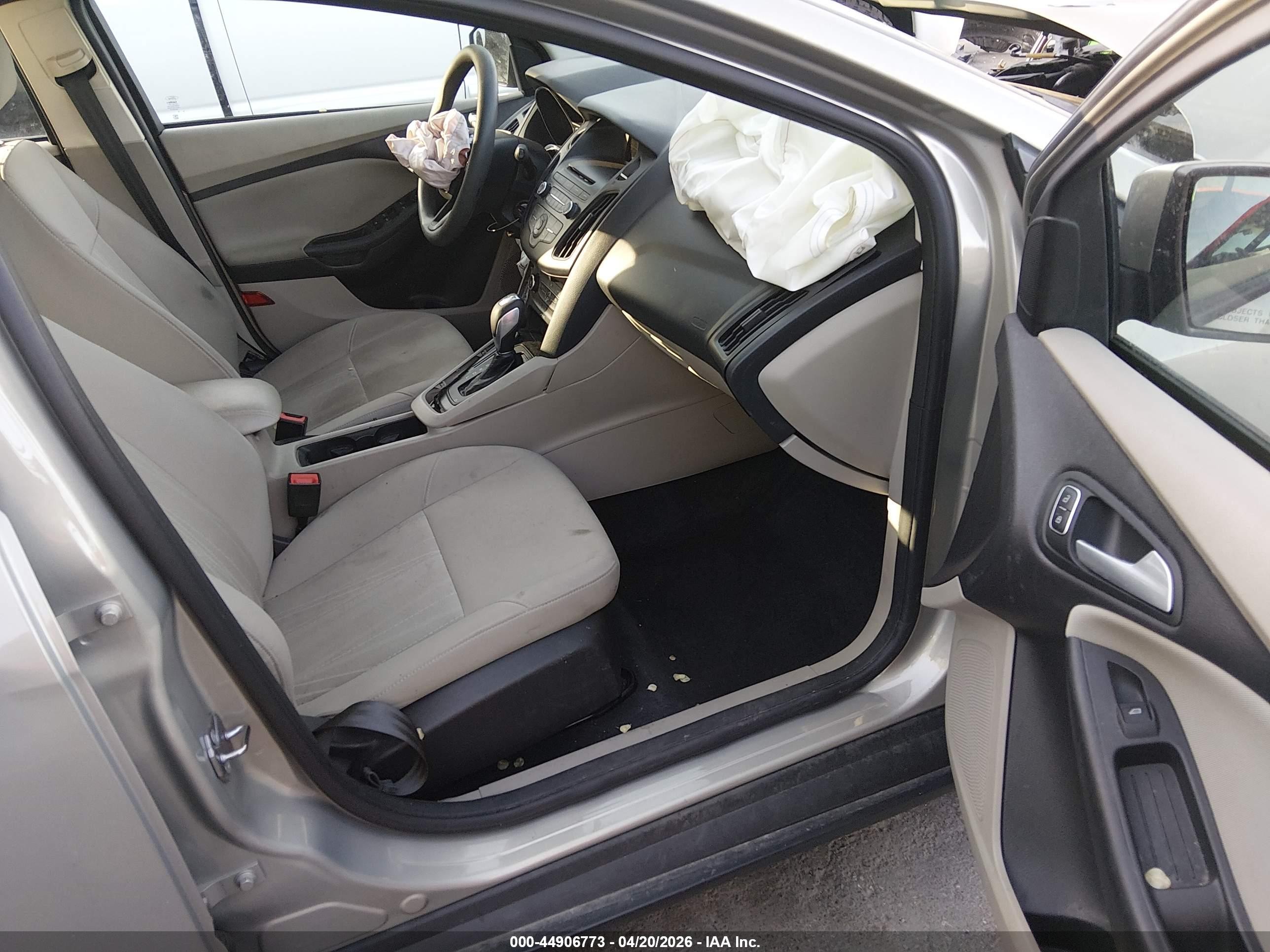 2015 Ford Focus Se Champagne vin: 1FADP3K27FL256596