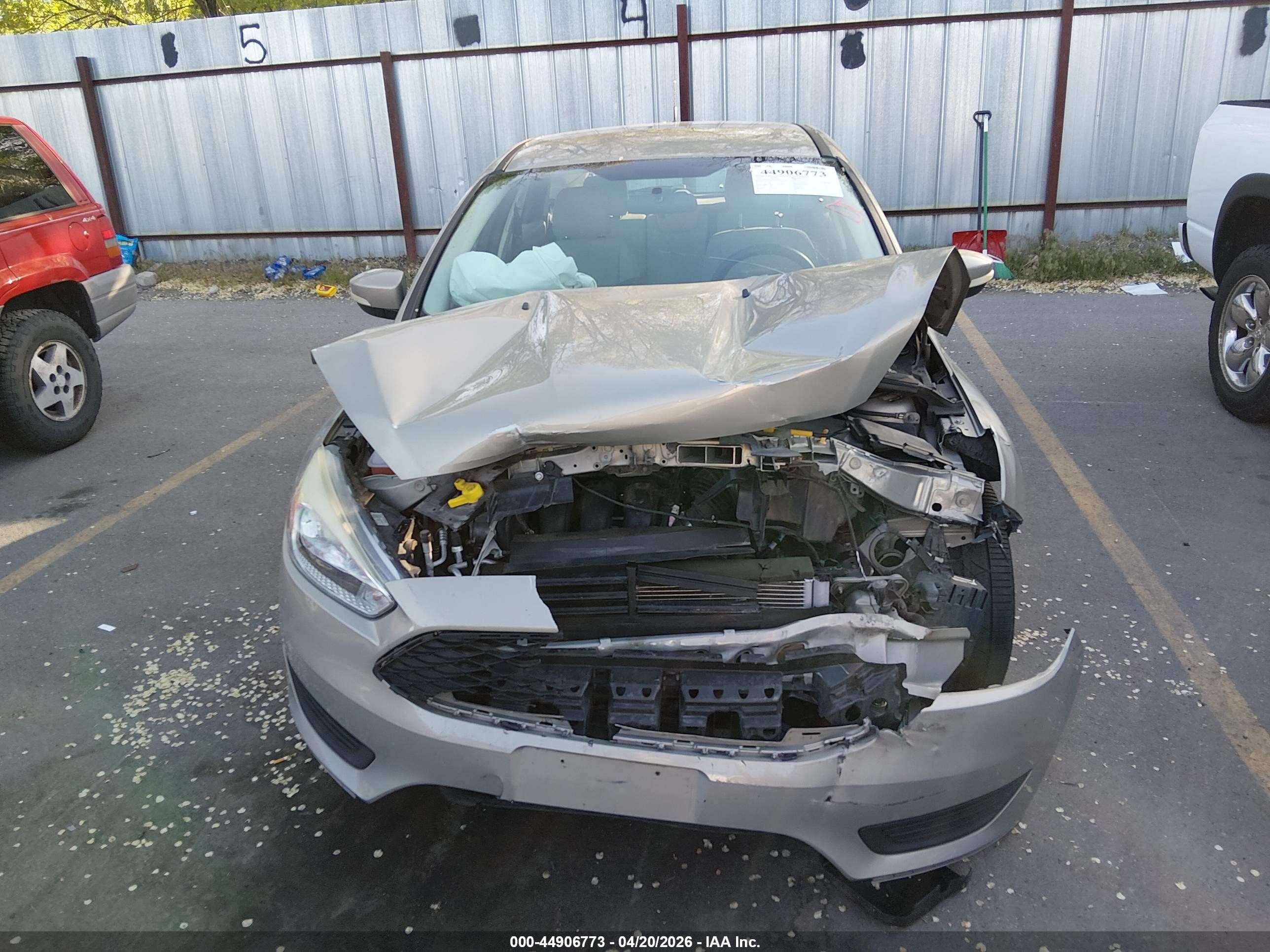 2015 Ford Focus Se Champagne vin: 1FADP3K27FL256596