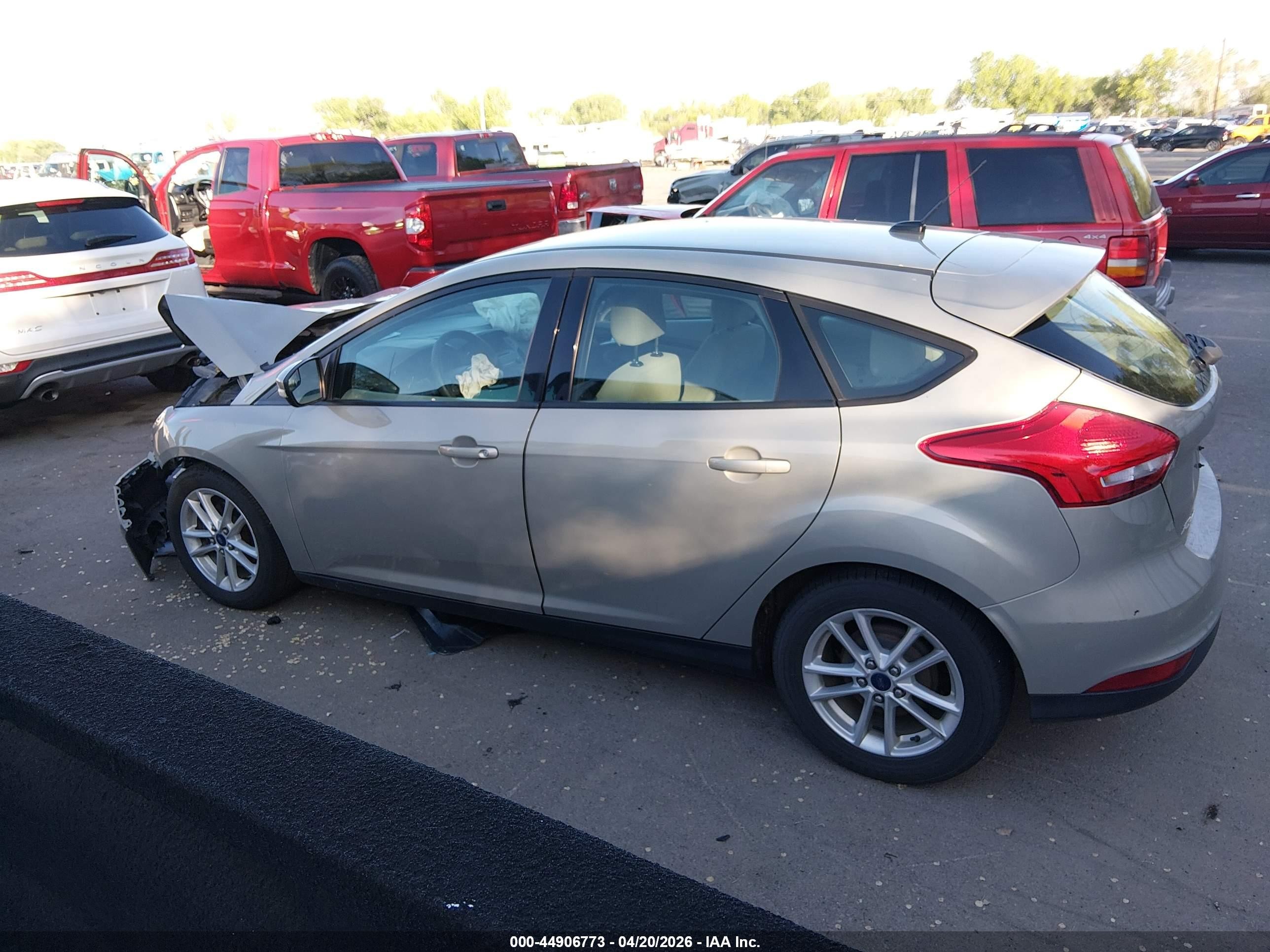 2015 Ford Focus Se Champagne vin: 1FADP3K27FL256596
