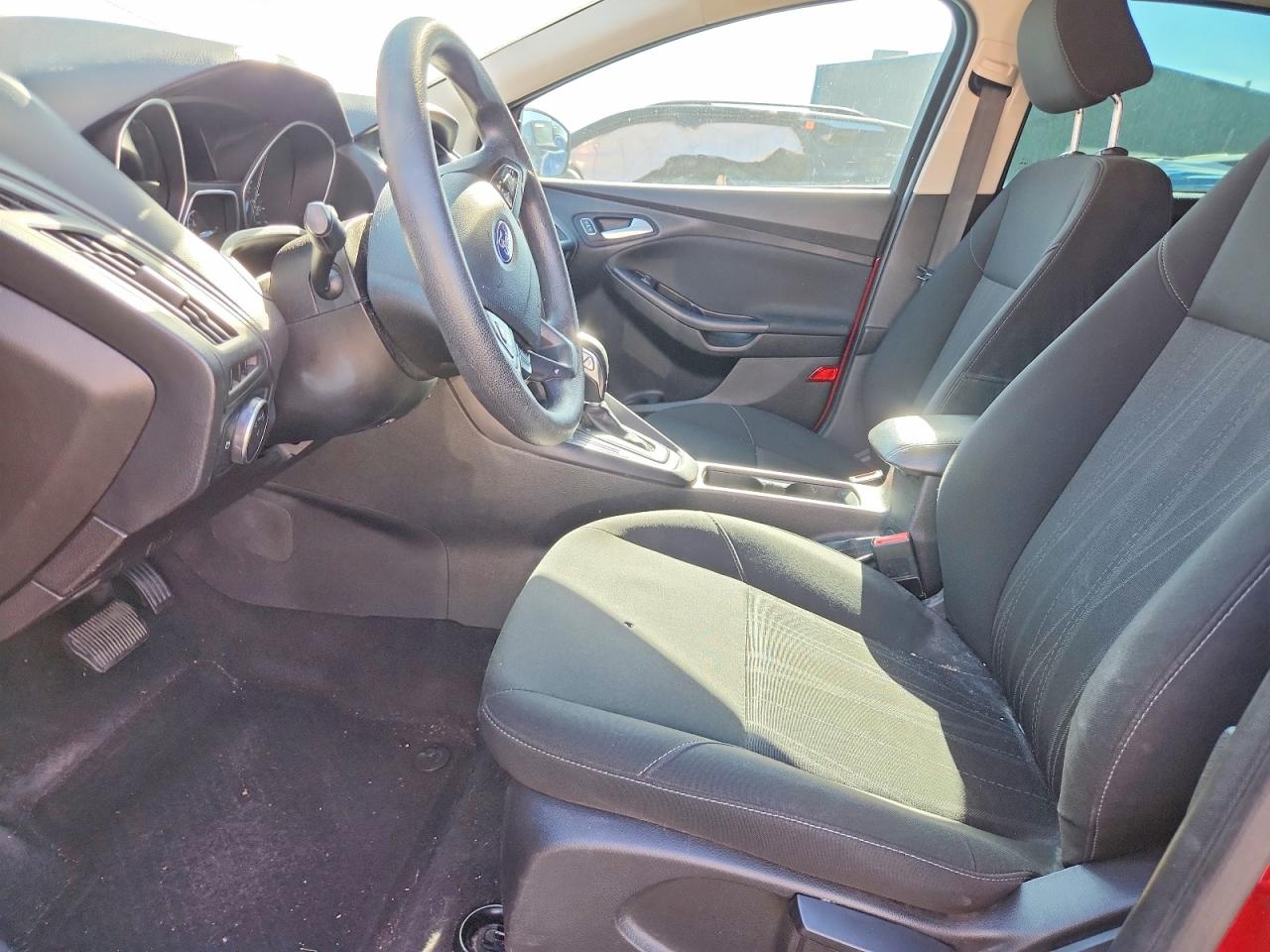 2015 Ford Focus Se Красный vin: 1FADP3K27FL293910