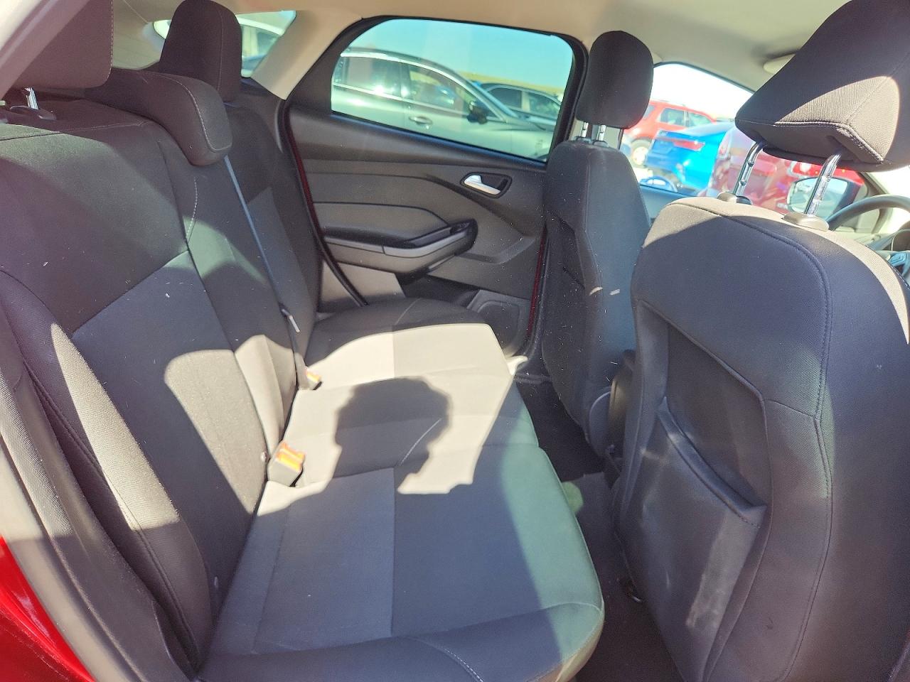 2015 Ford Focus Se Красный vin: 1FADP3K27FL293910