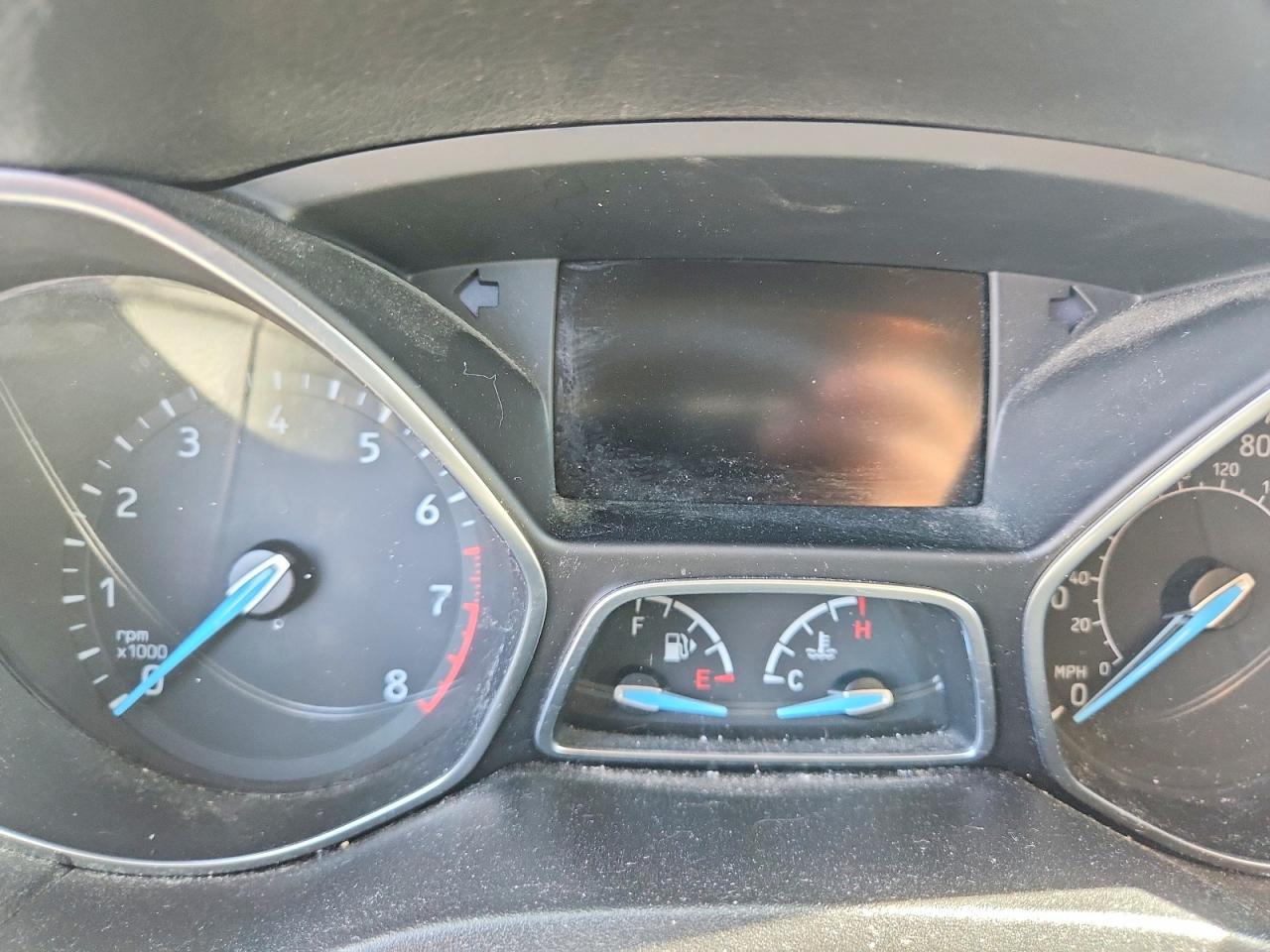2015 Ford Focus Se Красный vin: 1FADP3K27FL293910