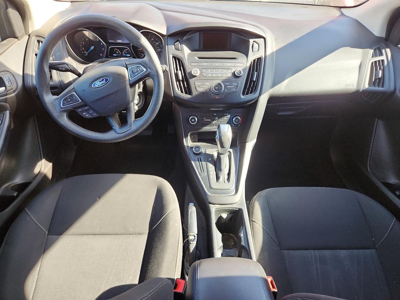2015 Ford Focus Se Красный vin: 1FADP3K27FL293910