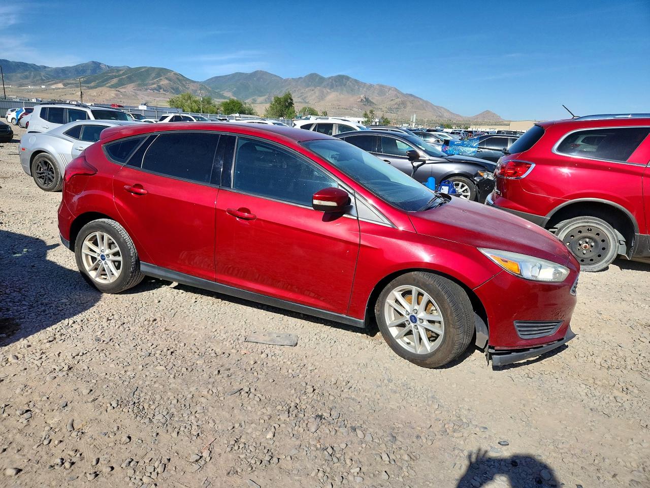 2015 Ford Focus Se Красный vin: 1FADP3K27FL293910