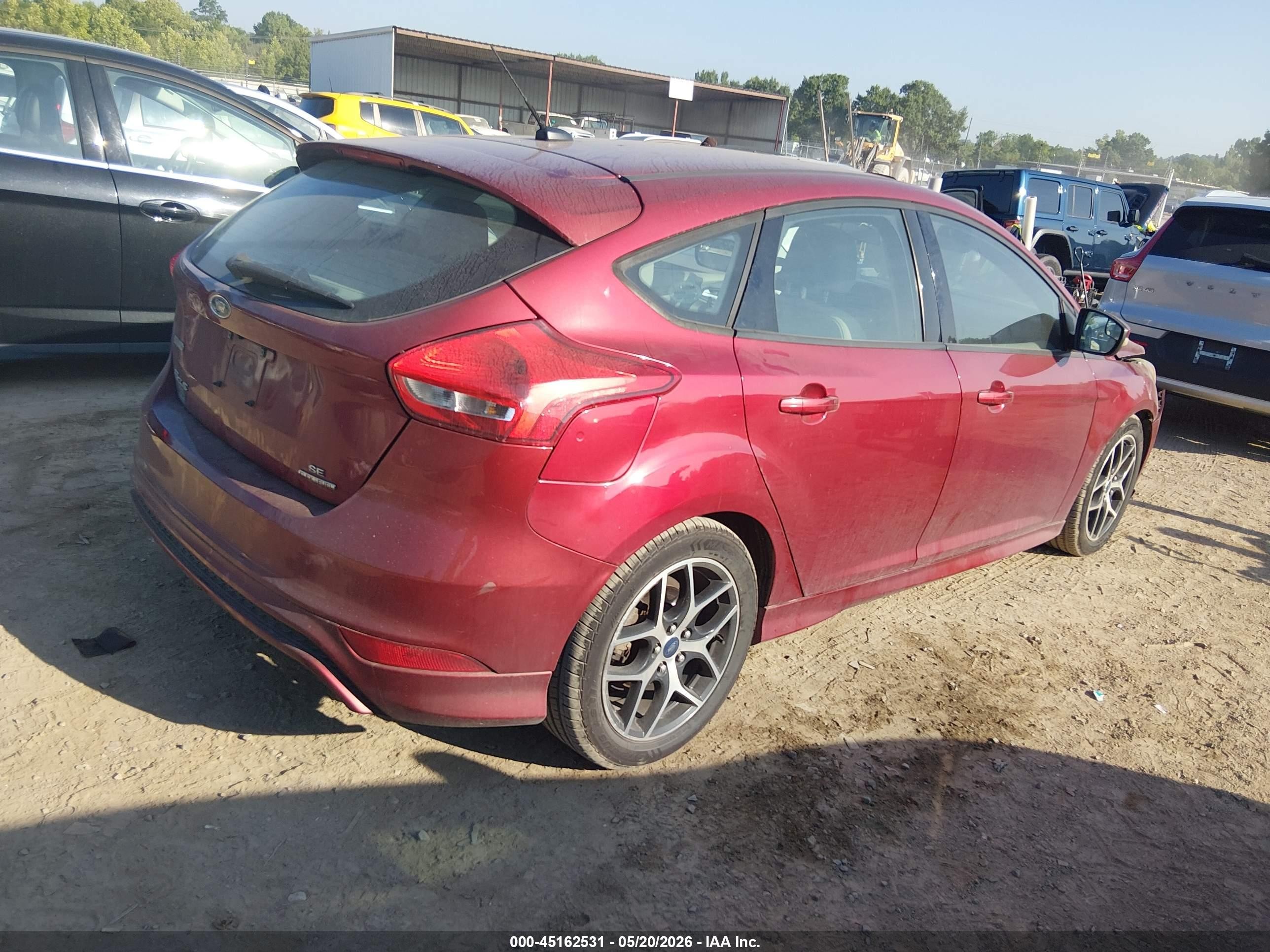 2015 Ford Focus Se Red vin: 1FADP3K27FL298041