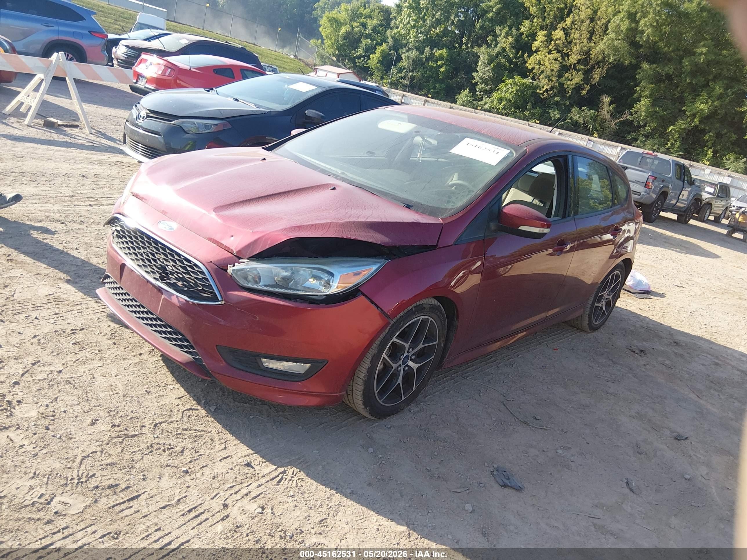 2015 Ford Focus Se Red vin: 1FADP3K27FL298041