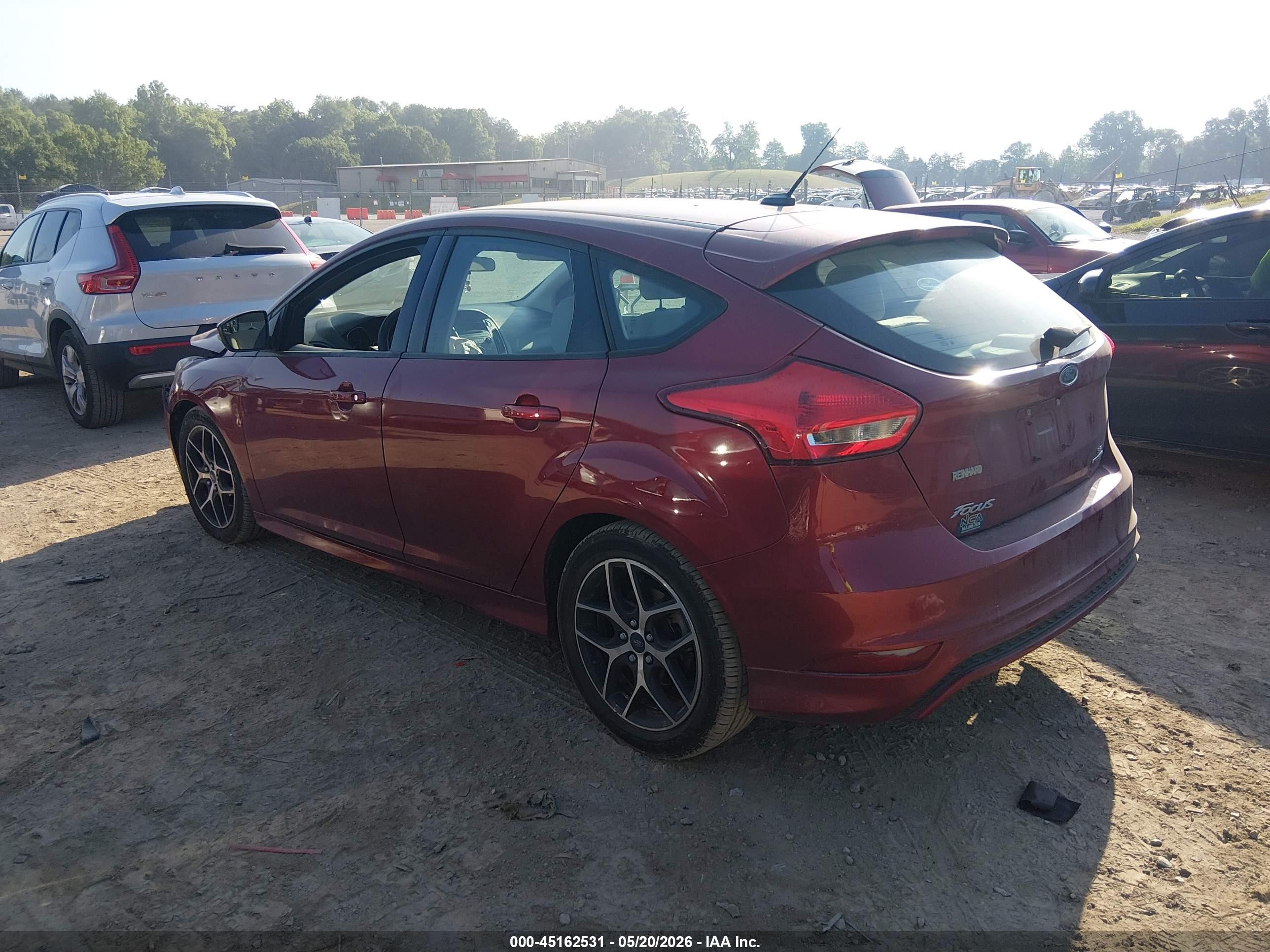 2015 Ford Focus Se Red vin: 1FADP3K27FL298041