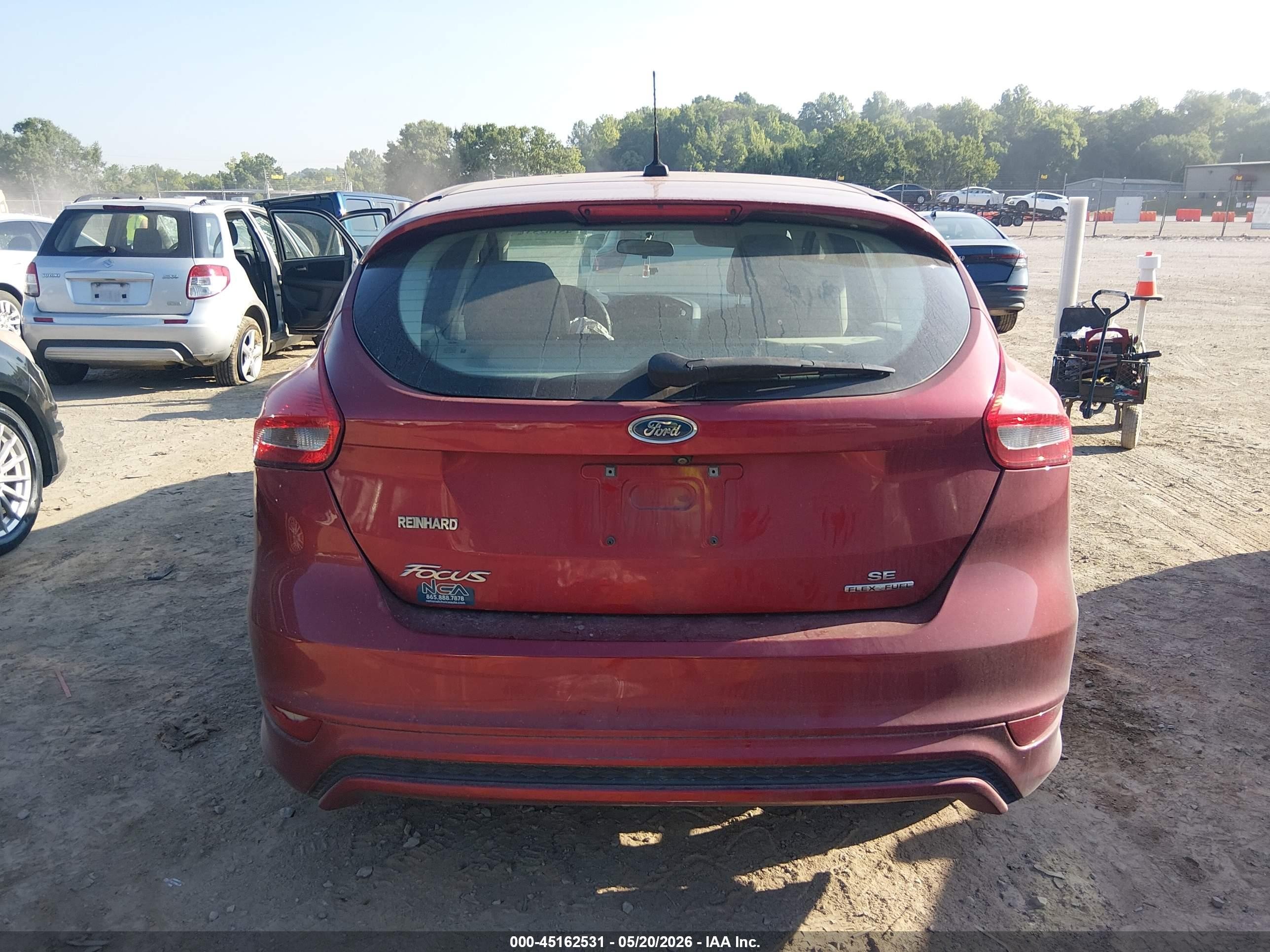 2015 Ford Focus Se Red vin: 1FADP3K27FL298041